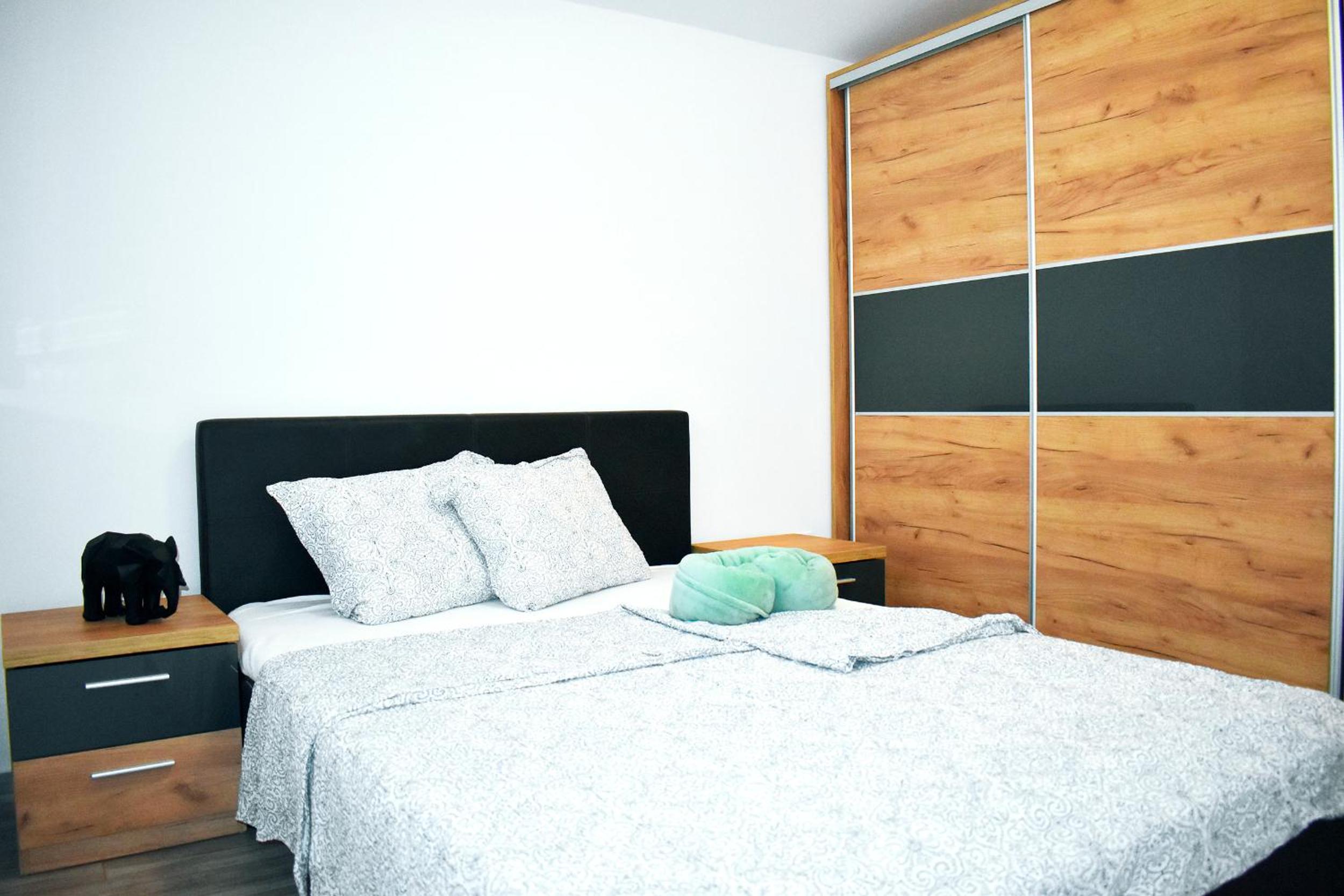 One-Bedroom Apartment photo 1