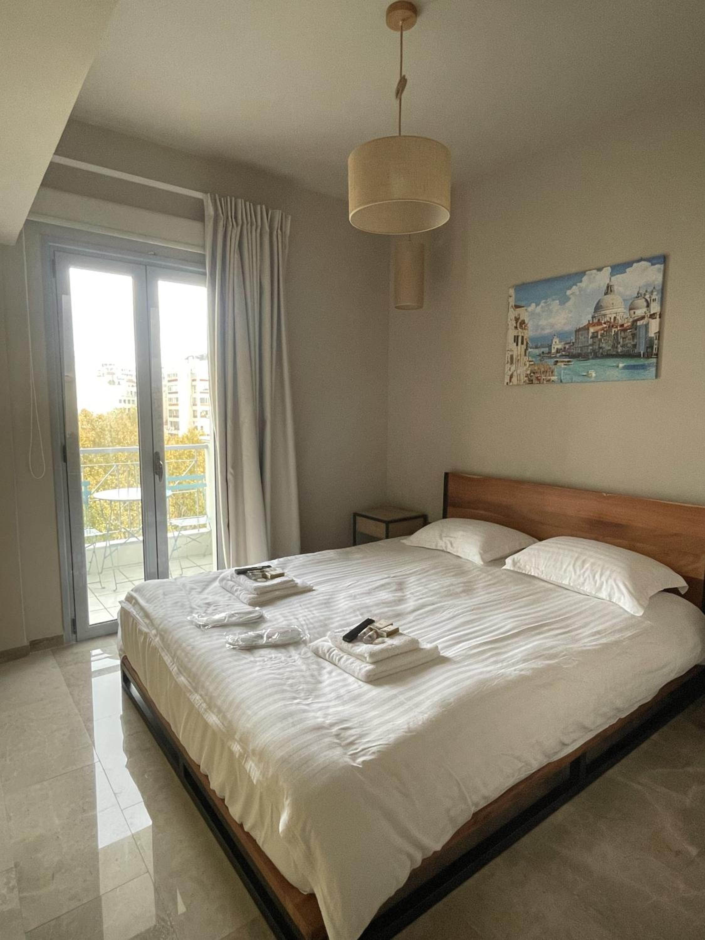 Superior Two-Bedroom Apartment with Balcony & Acropolis View photo 1