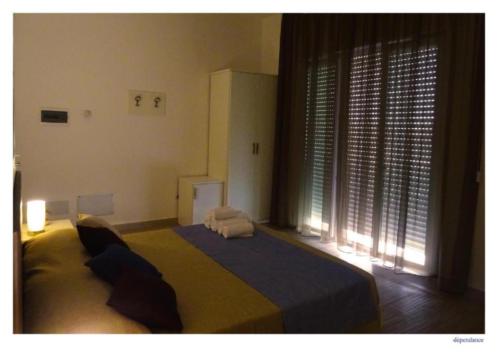 Queen Room with Sea View - Photo 15