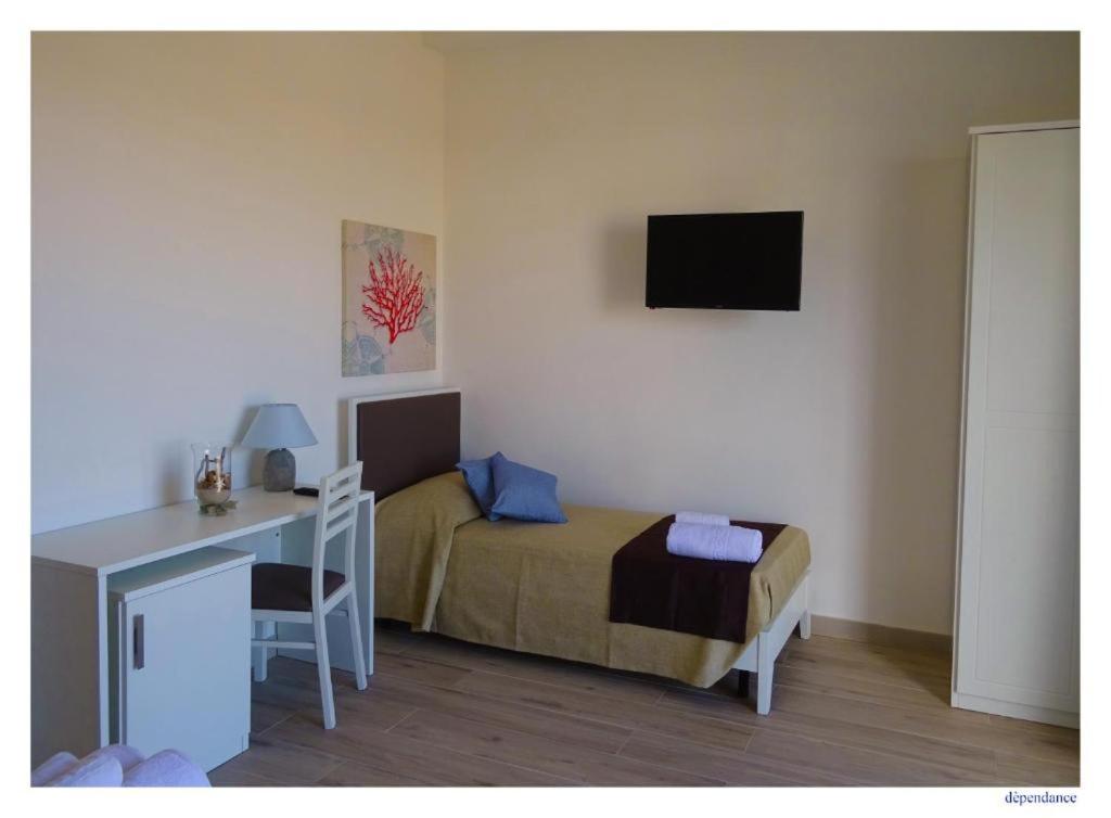 Superior Triple Room with Sea View - Photo 7