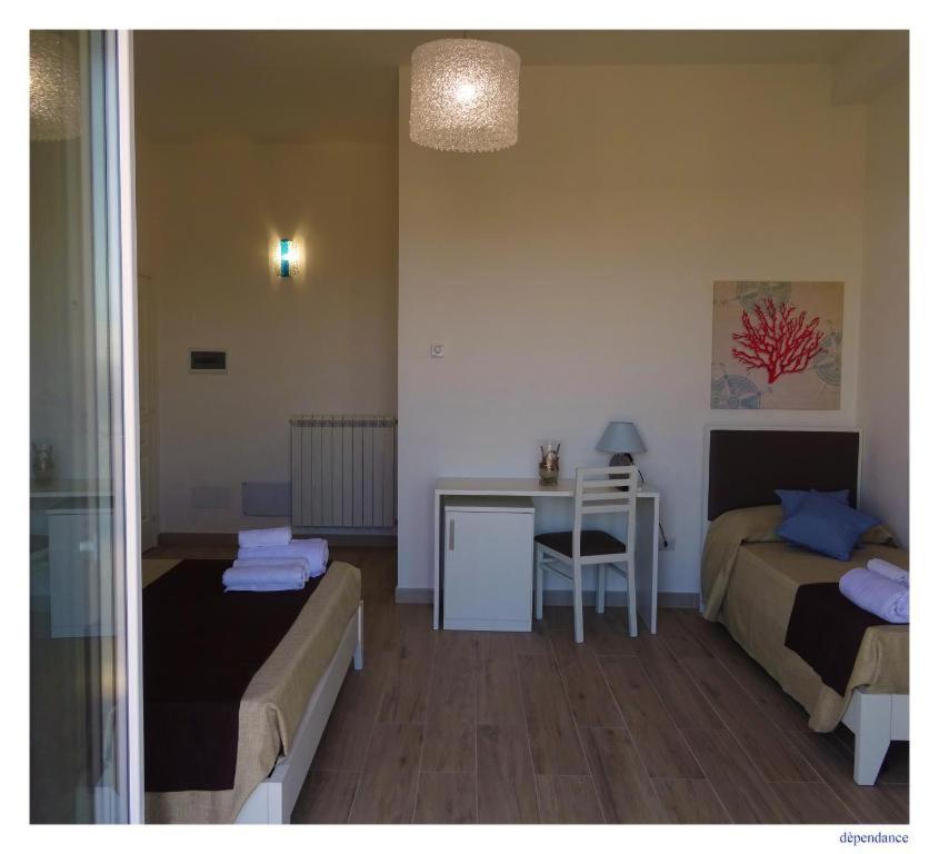 Superior Triple Room with Sea View - Photo 23