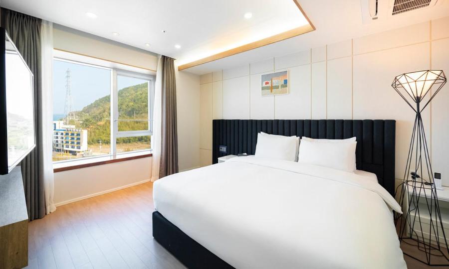 Presidential Suite with Ocean View 2