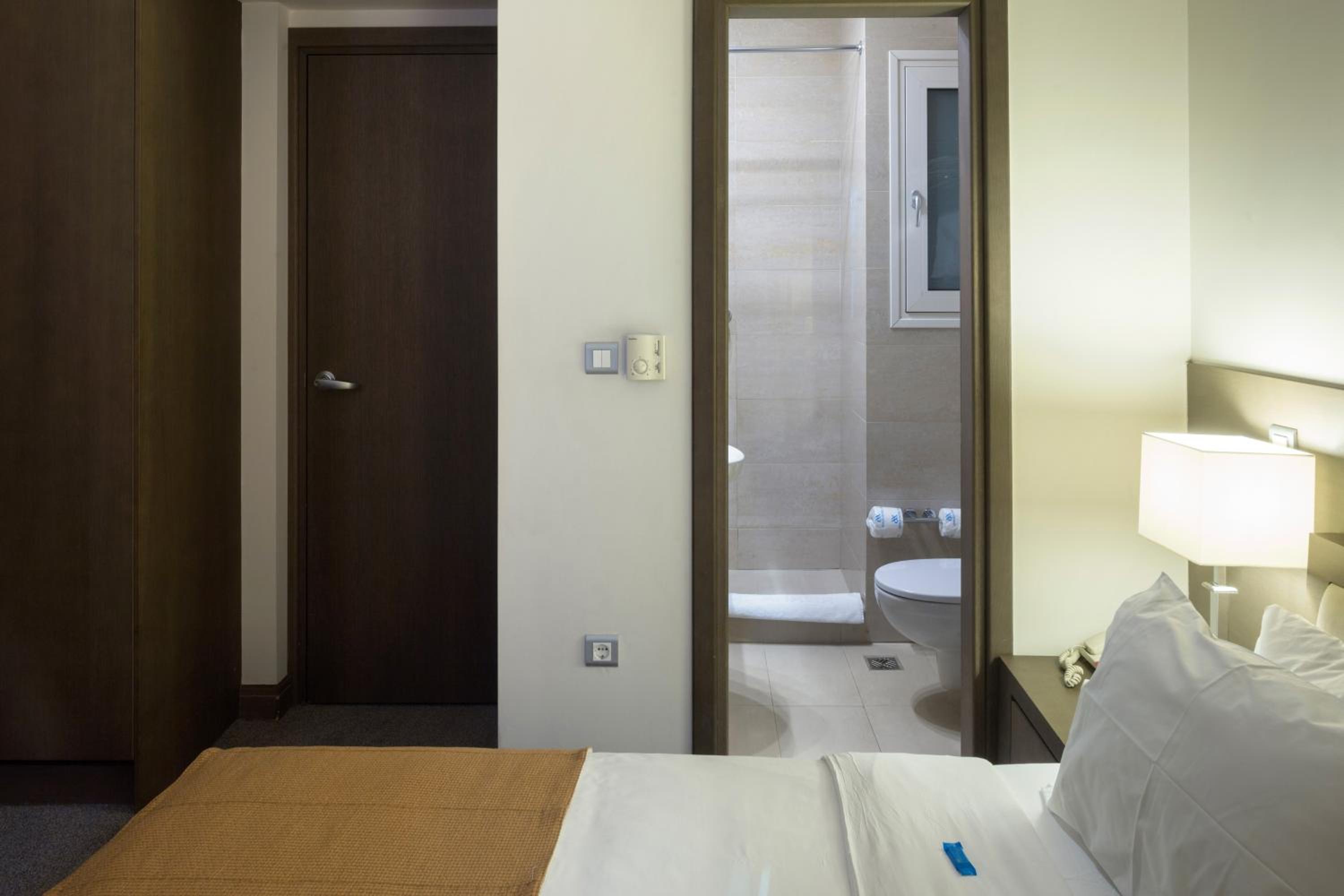 2 Double Rooms with Interconnecting Door photo 2