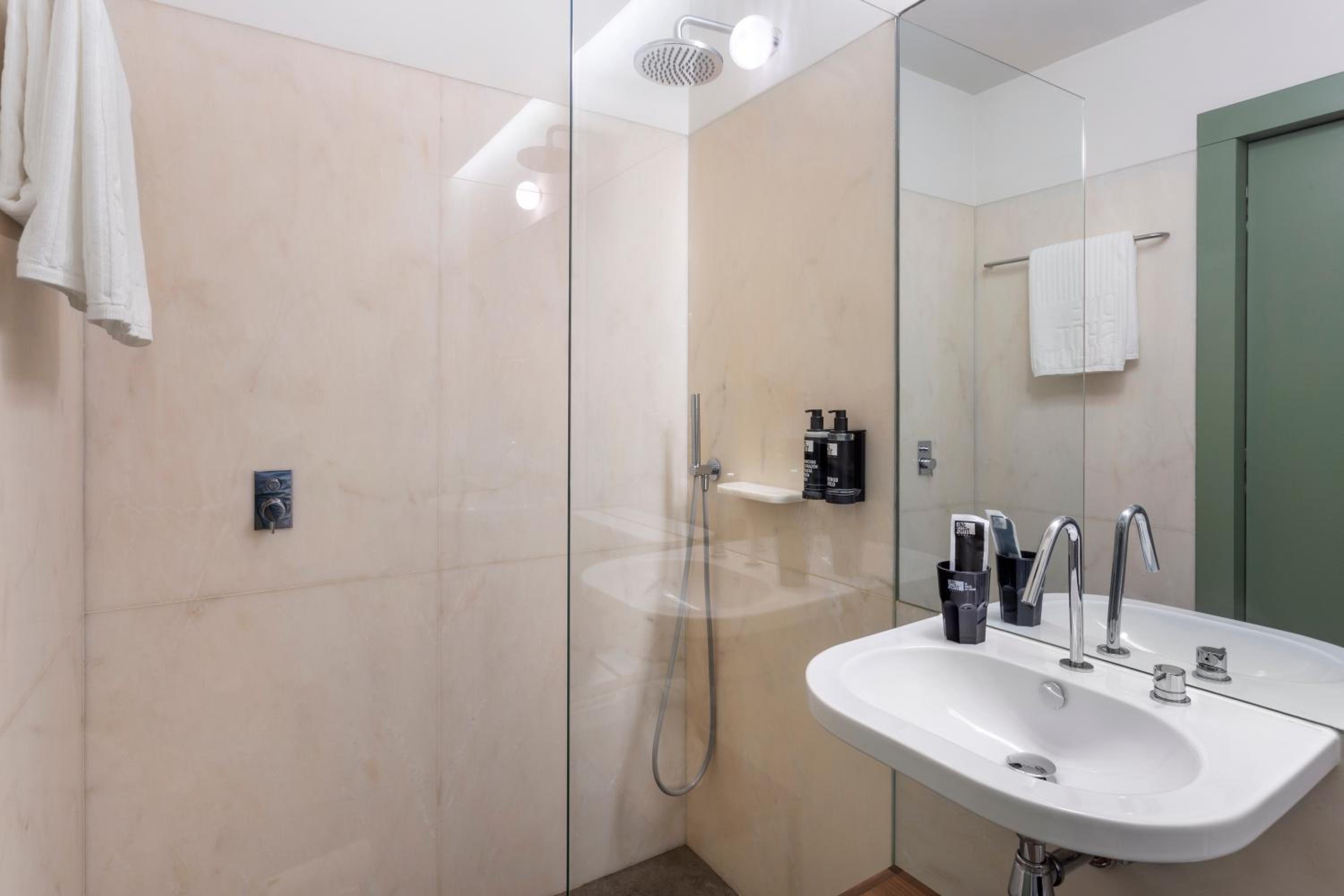Standard Double or Twin Room - Photo 13