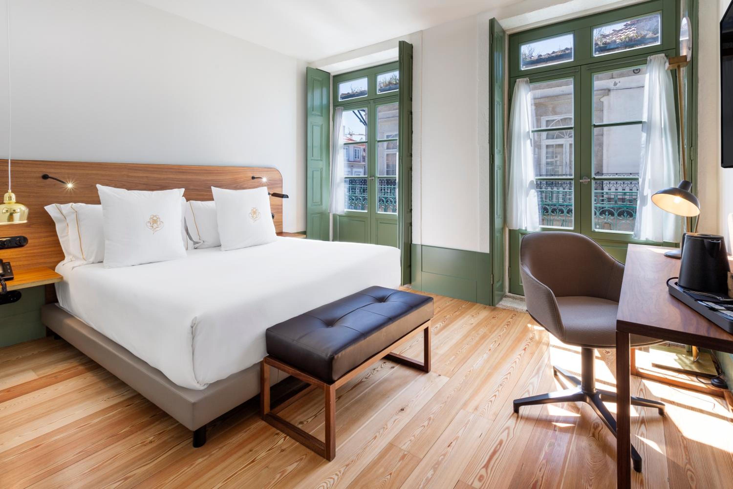 Standard Double or Twin Room - Photo 8