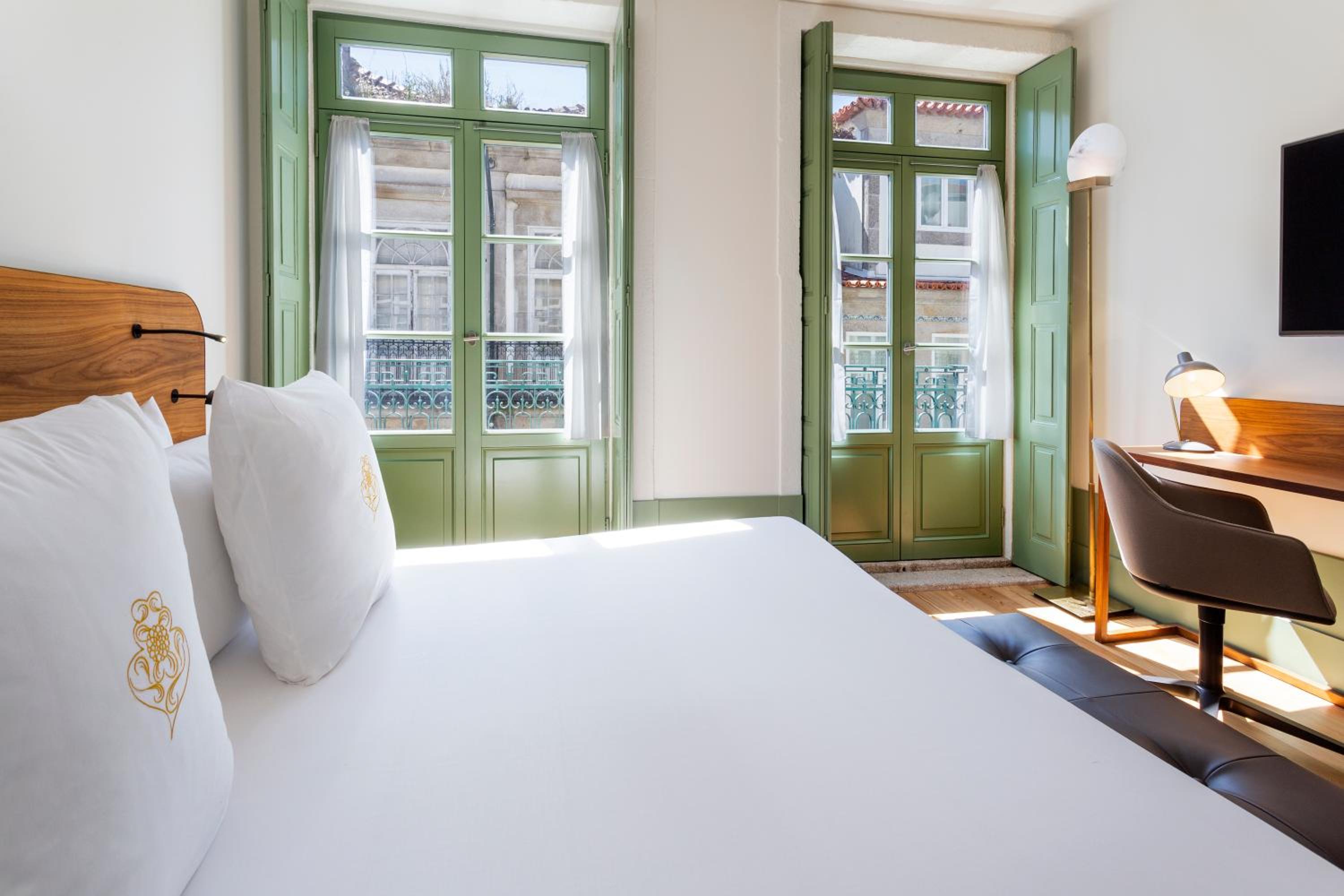 Standard Double or Twin Room - Photo 12