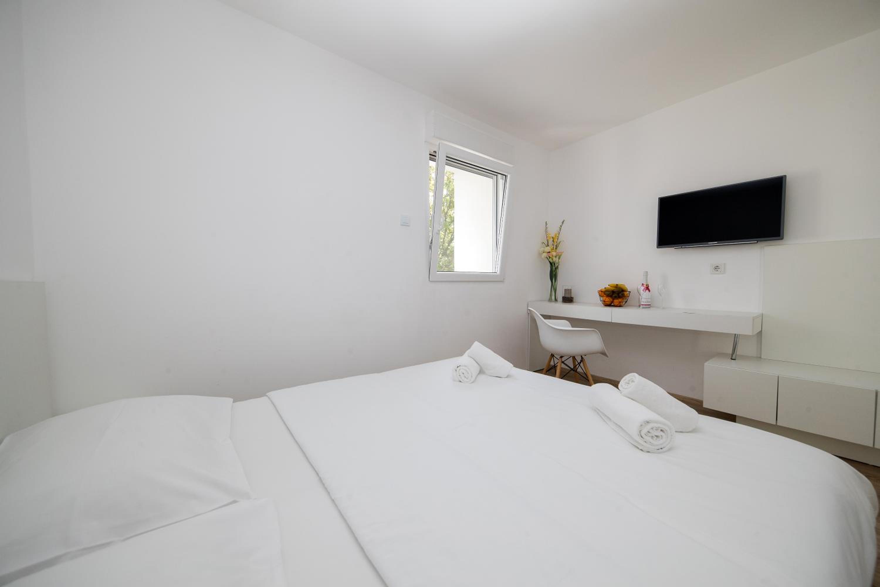 Double Room with Garden View - Photo 1
