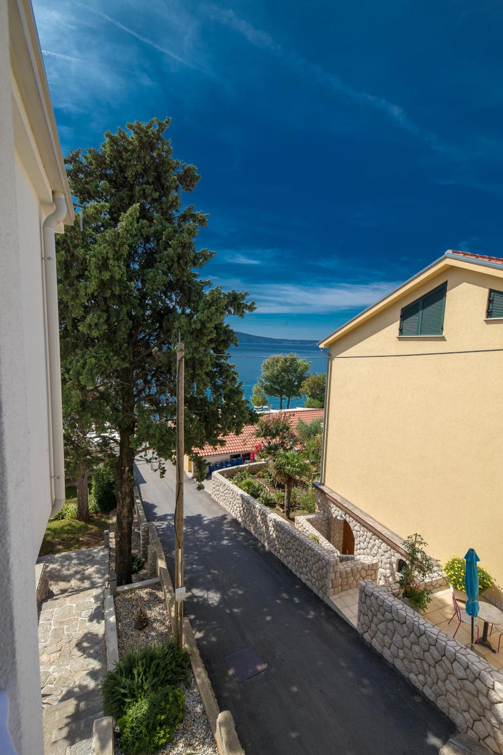 Deluxe Double Room with Side Sea View - Photo 5