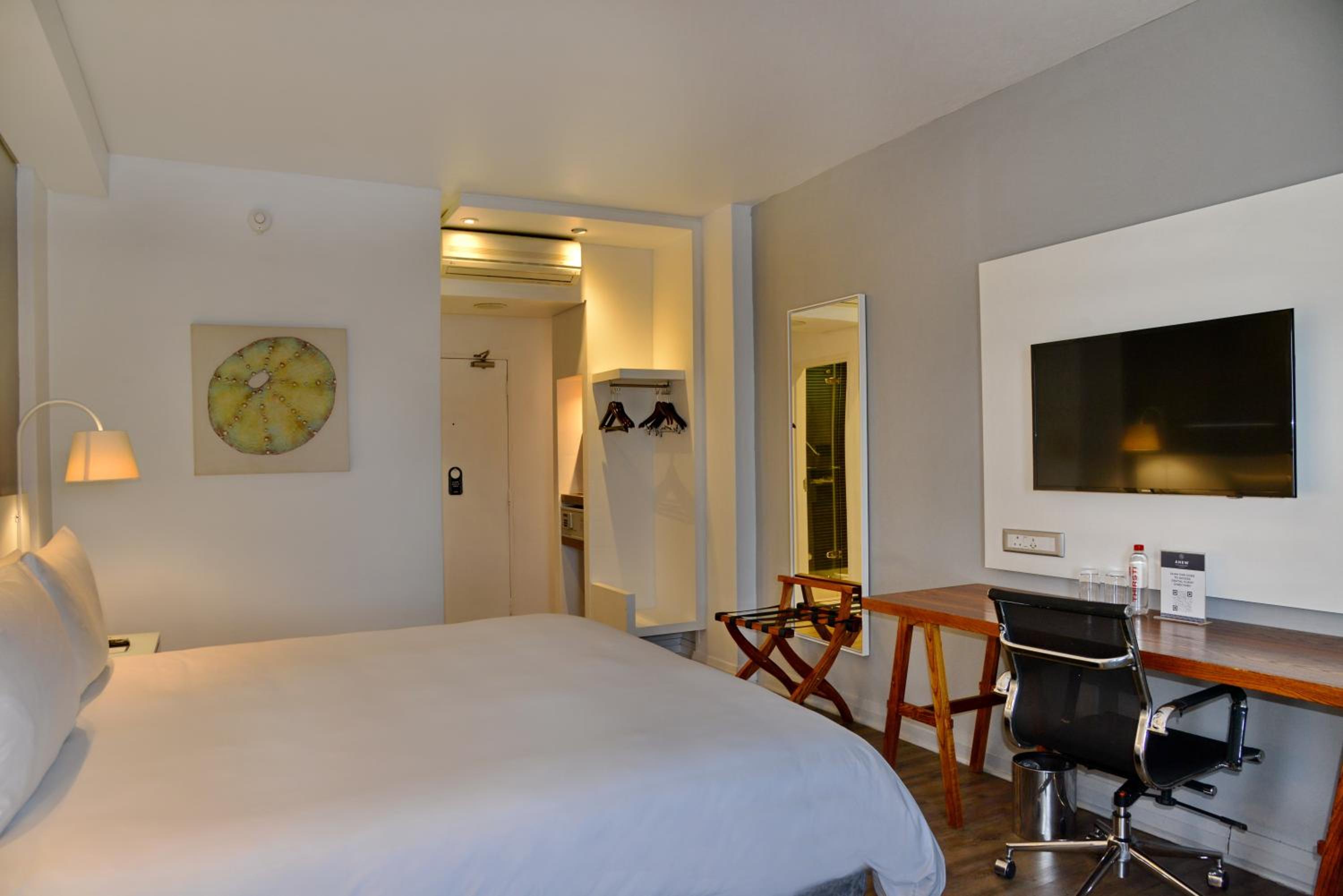 Standard Double Room - Photo 12