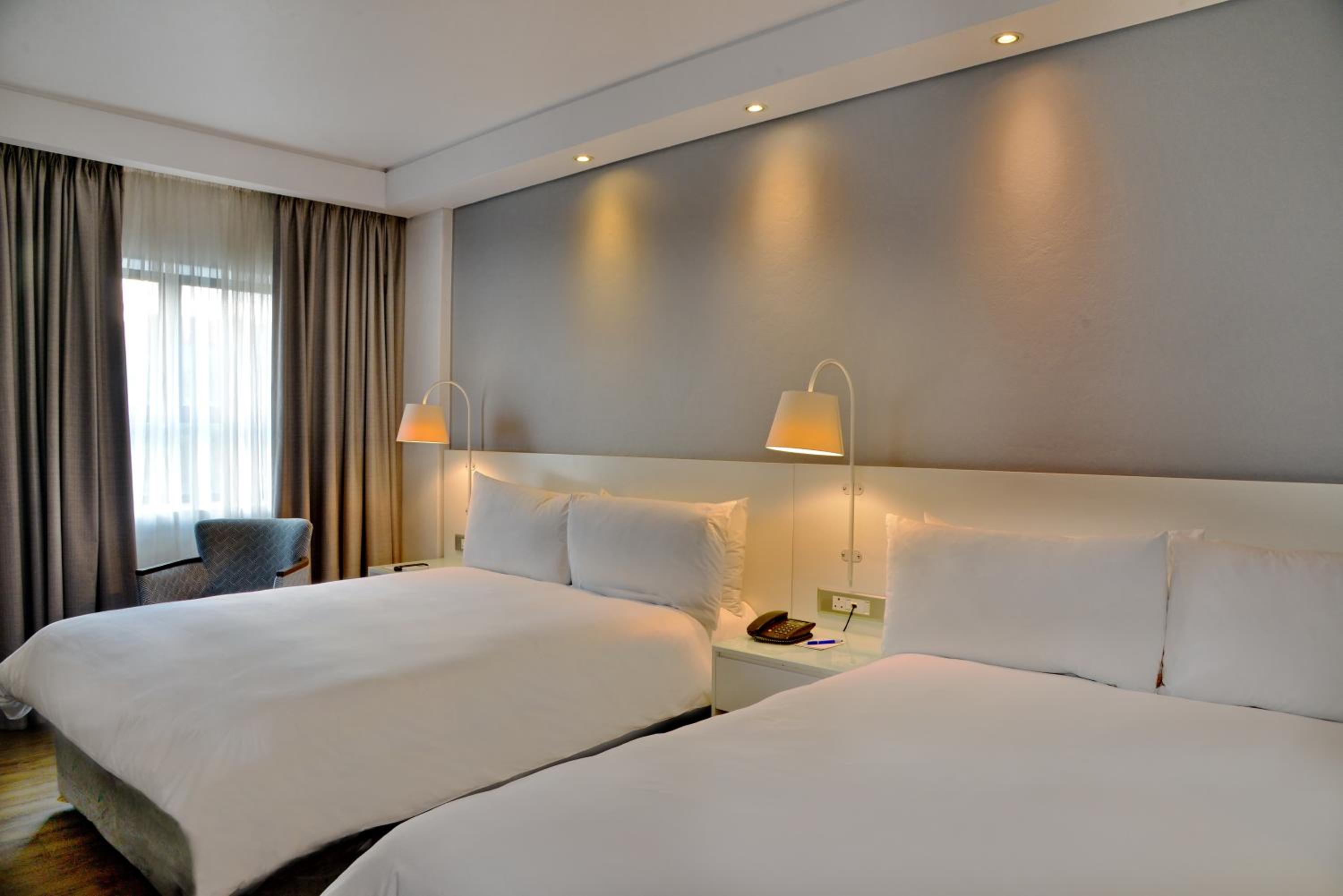 Standard Twin Room - Photo 3