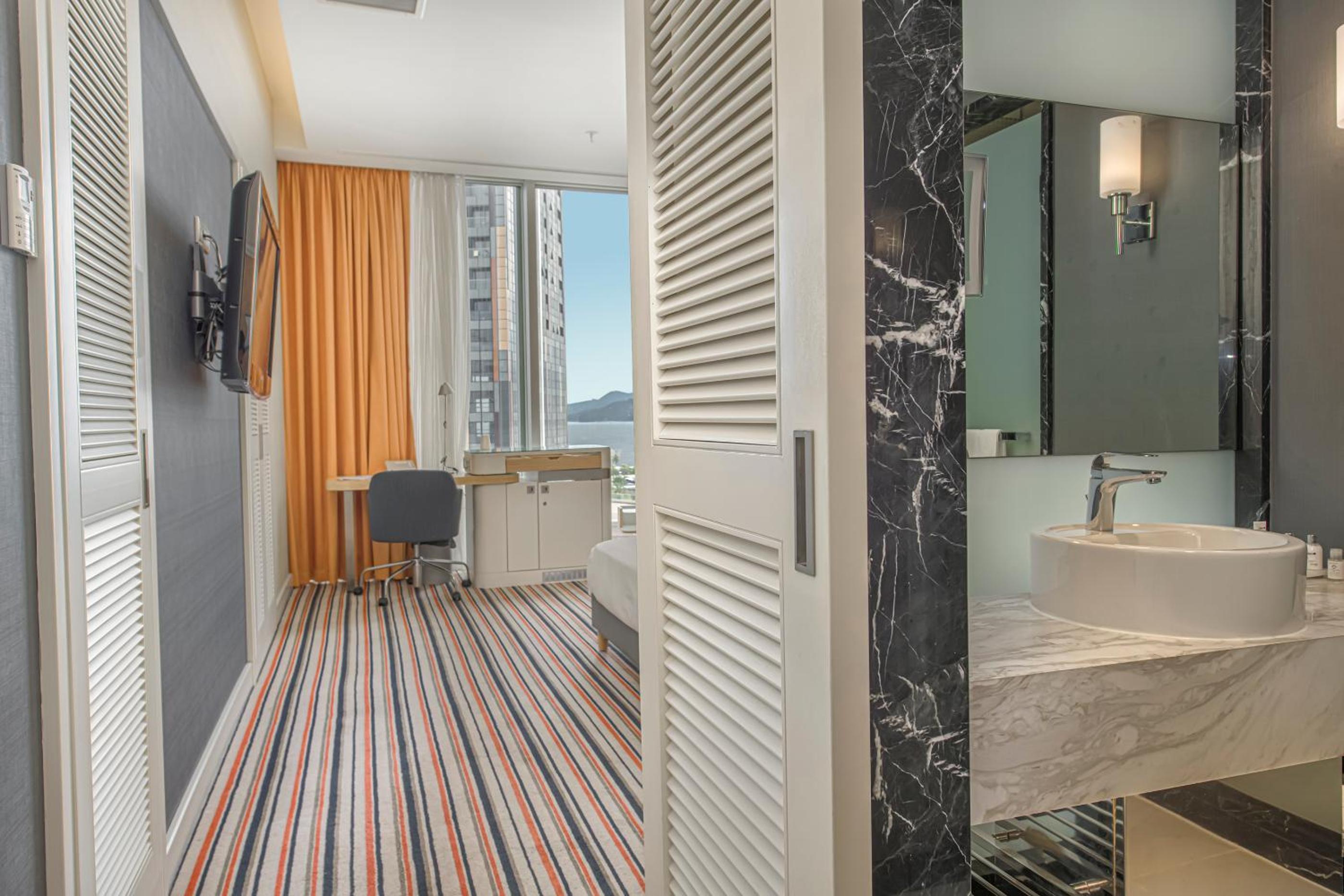 Standard Room with City View photo 3