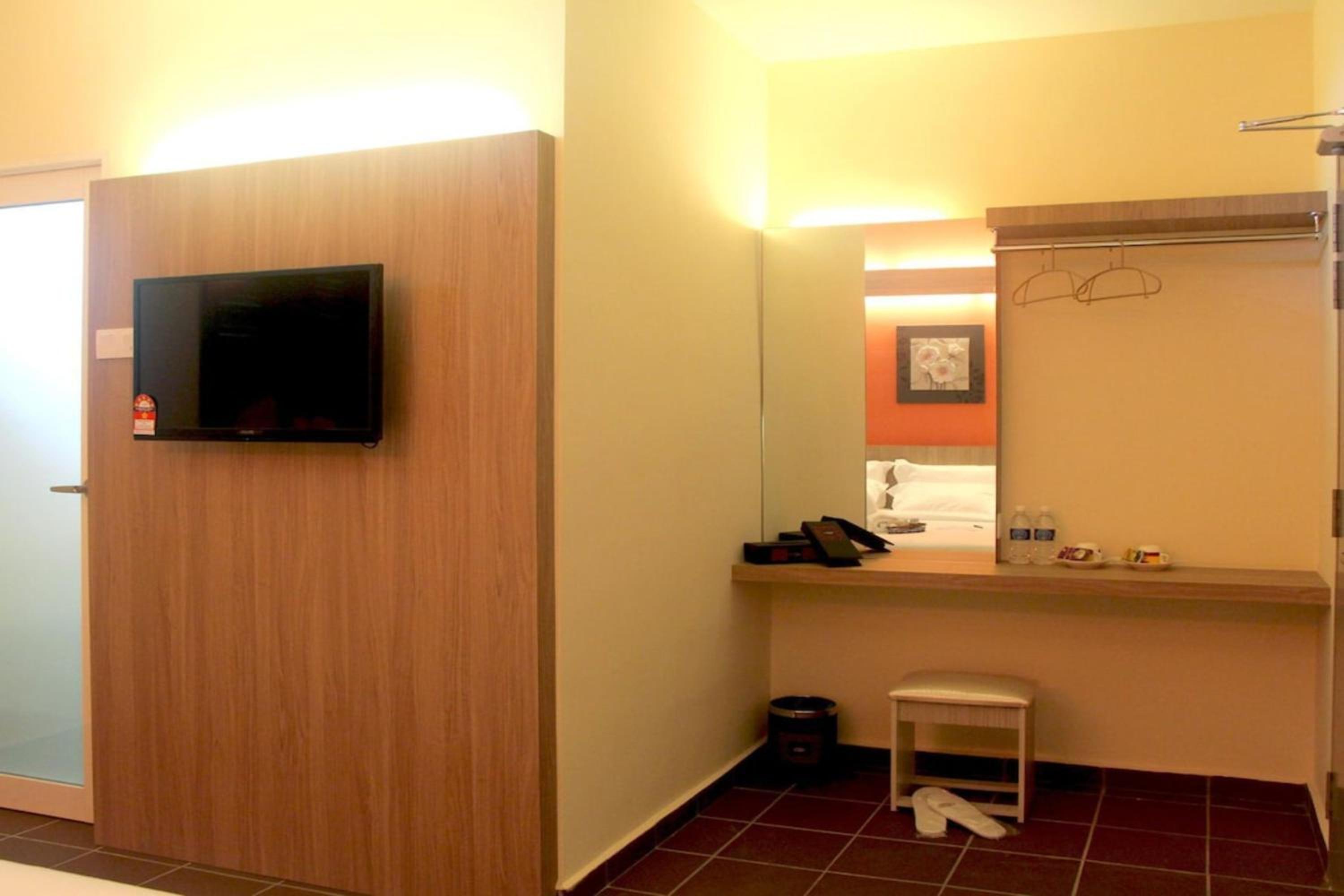 Deluxe Queen Room without Window