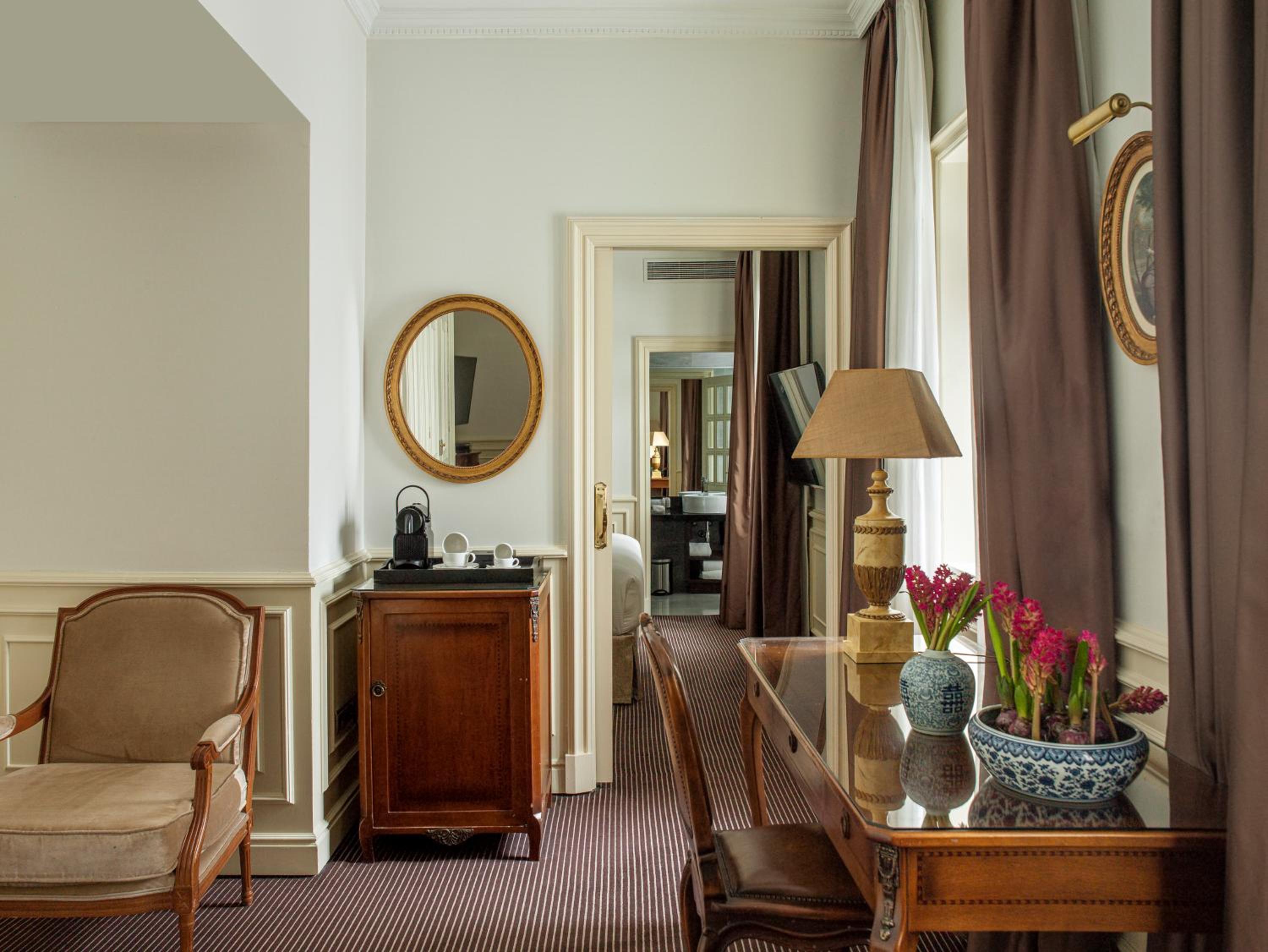 Junior Suite Red Level