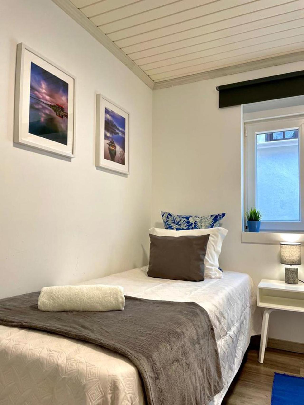 Double or Twin Room with Private Bathroom - Photo 9