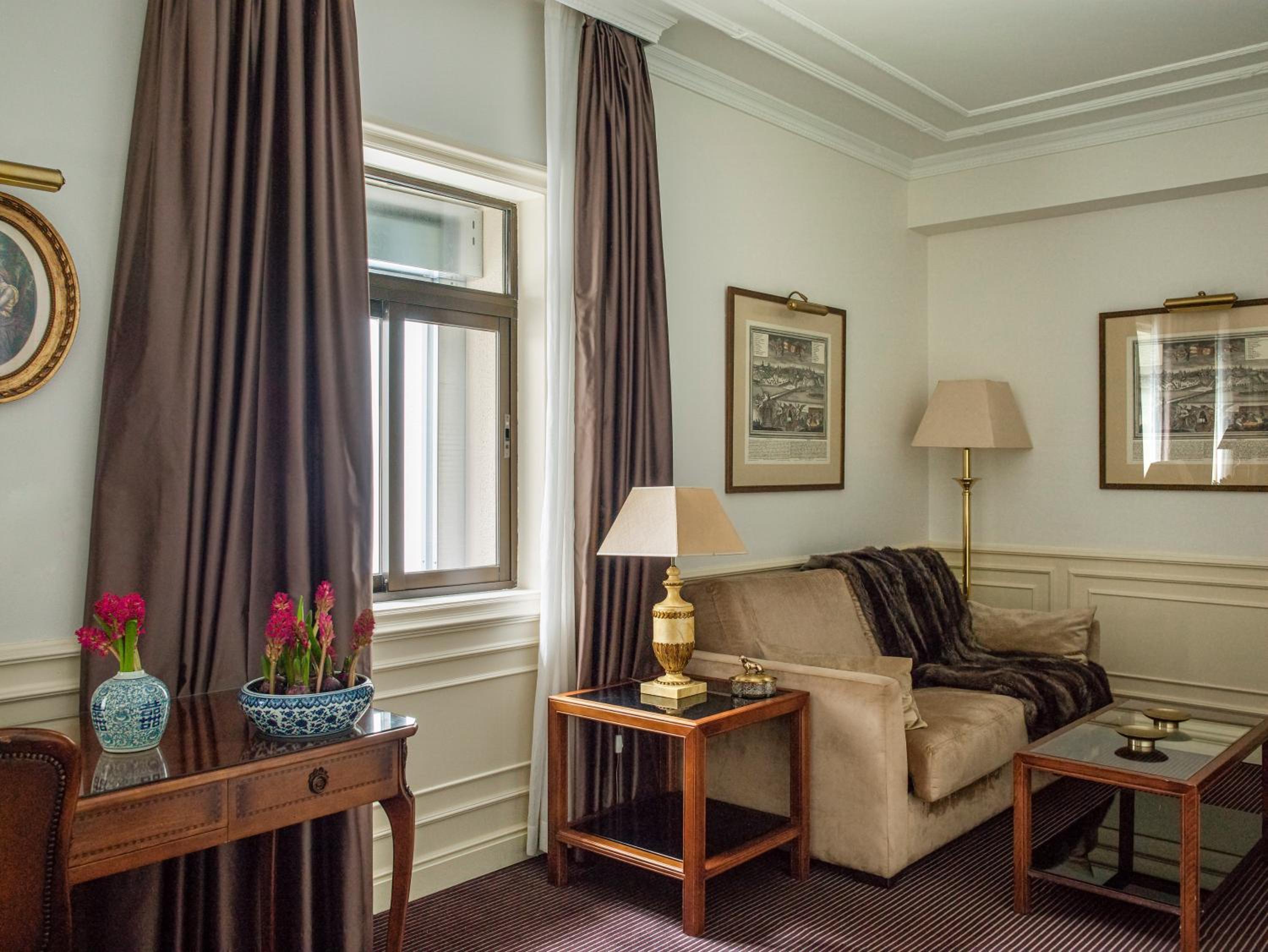 Junior Suite Red Level