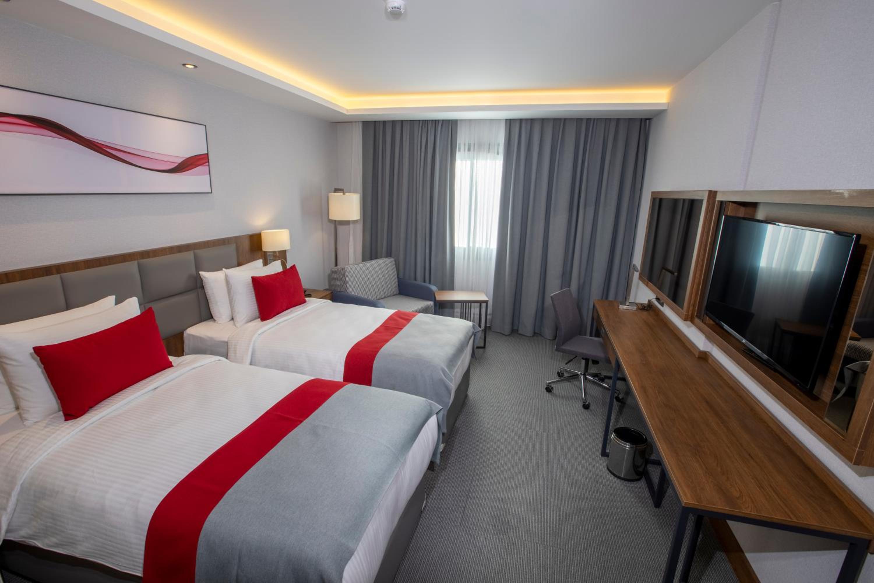 standard Twin Room with Sofa Bed - Photo 4