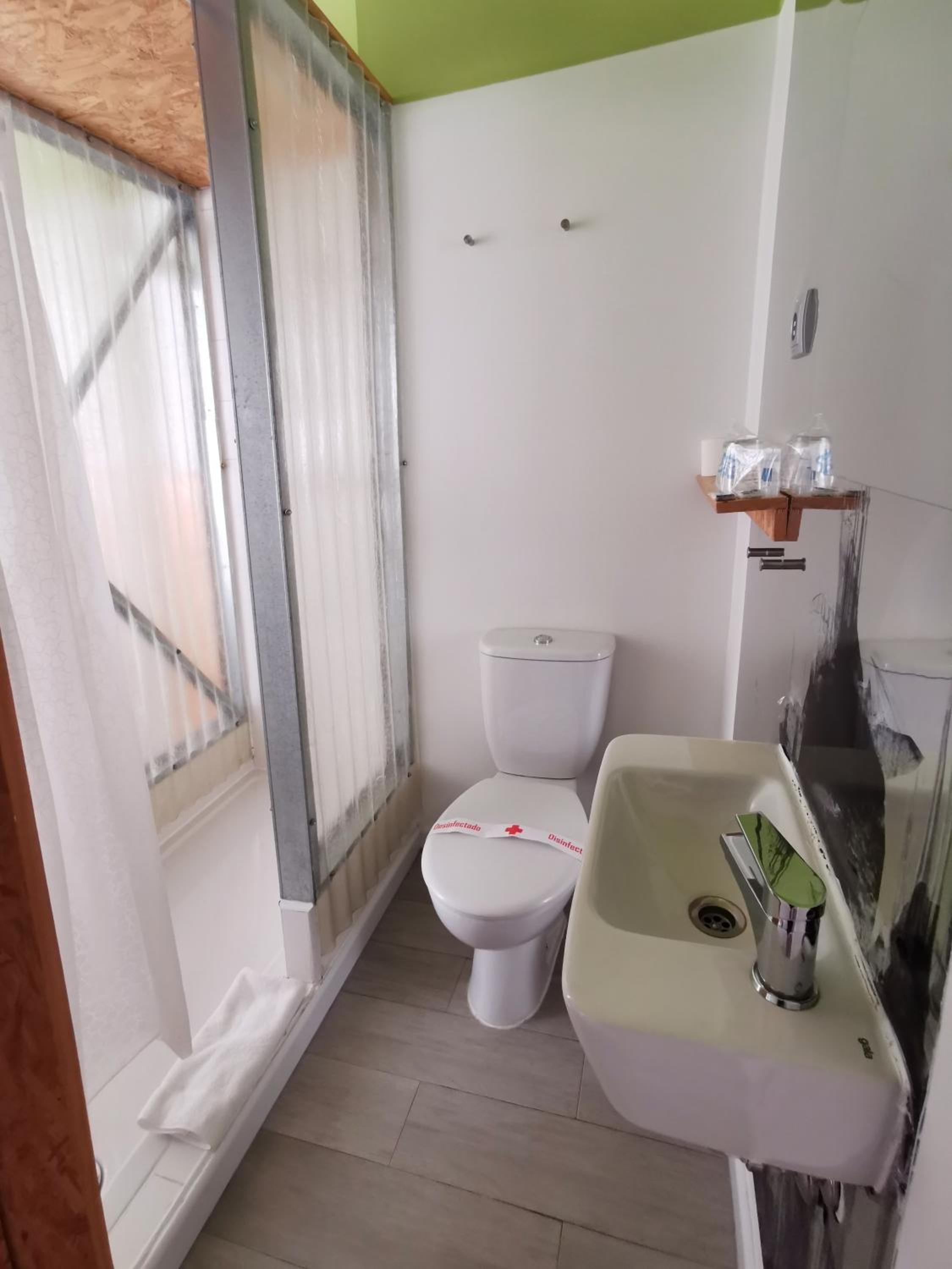 Twin Room with Private Bathroom photo 2