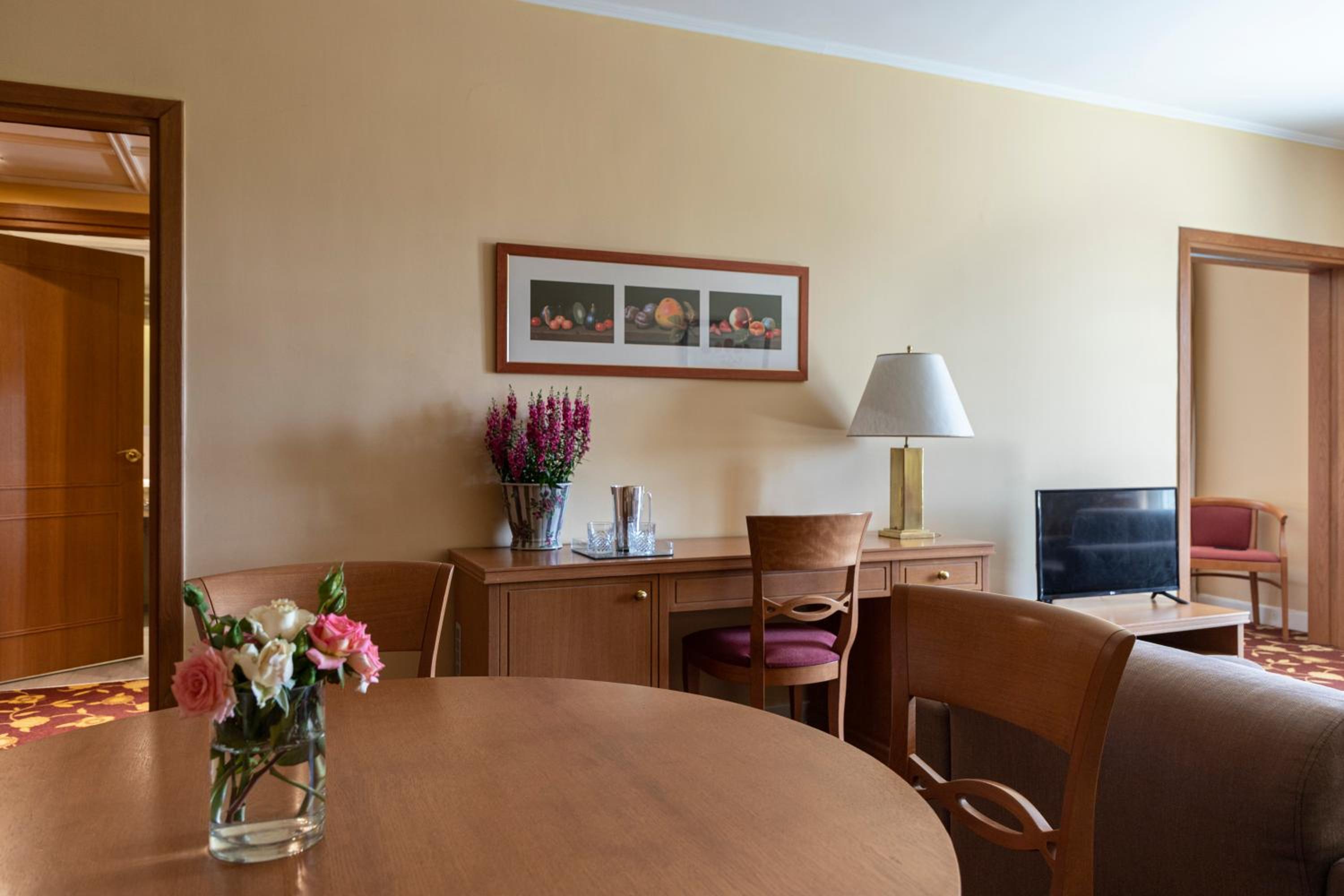 Suite - Photo 3