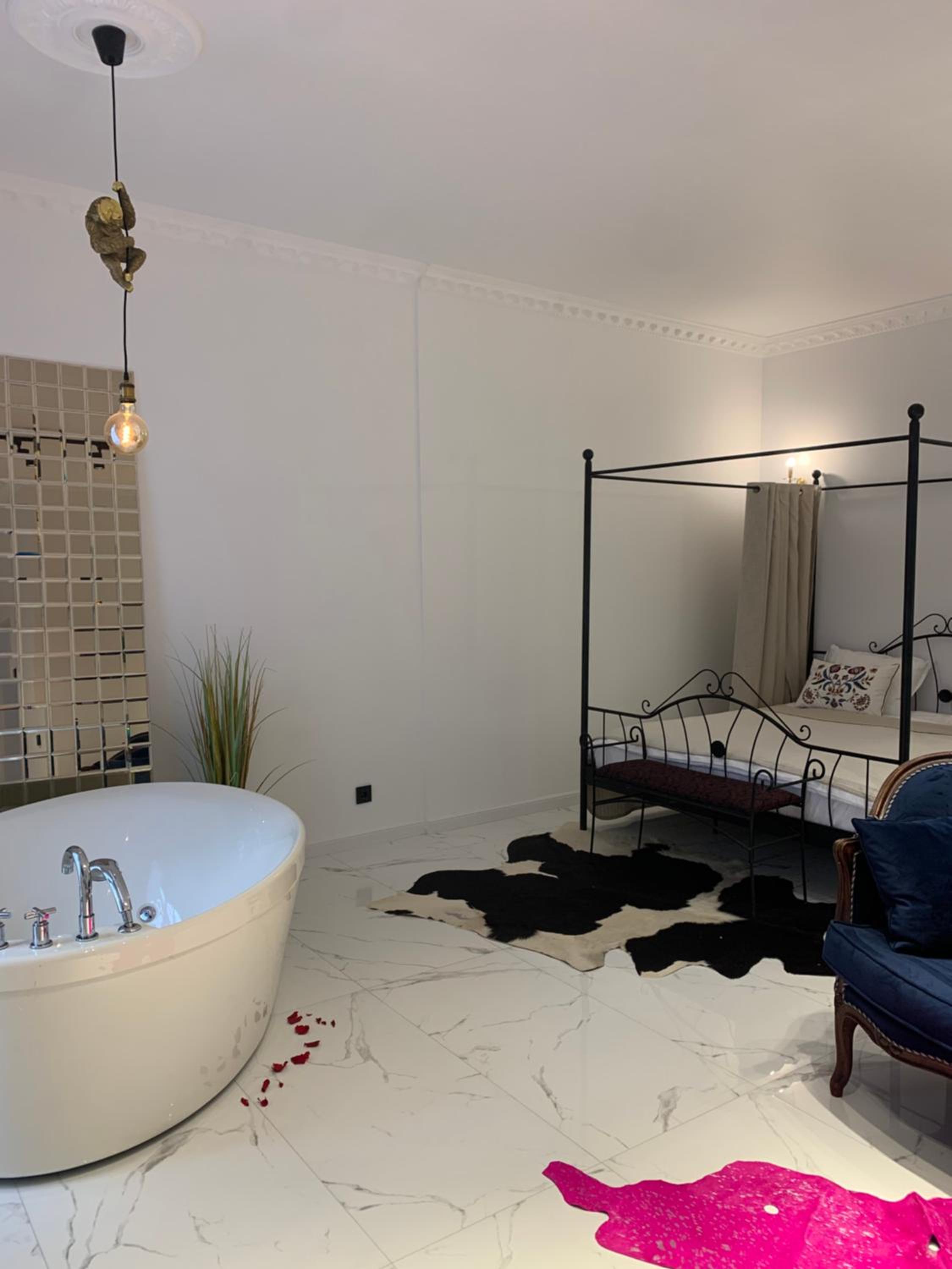 One-Bedroom Apartment - Photo 4