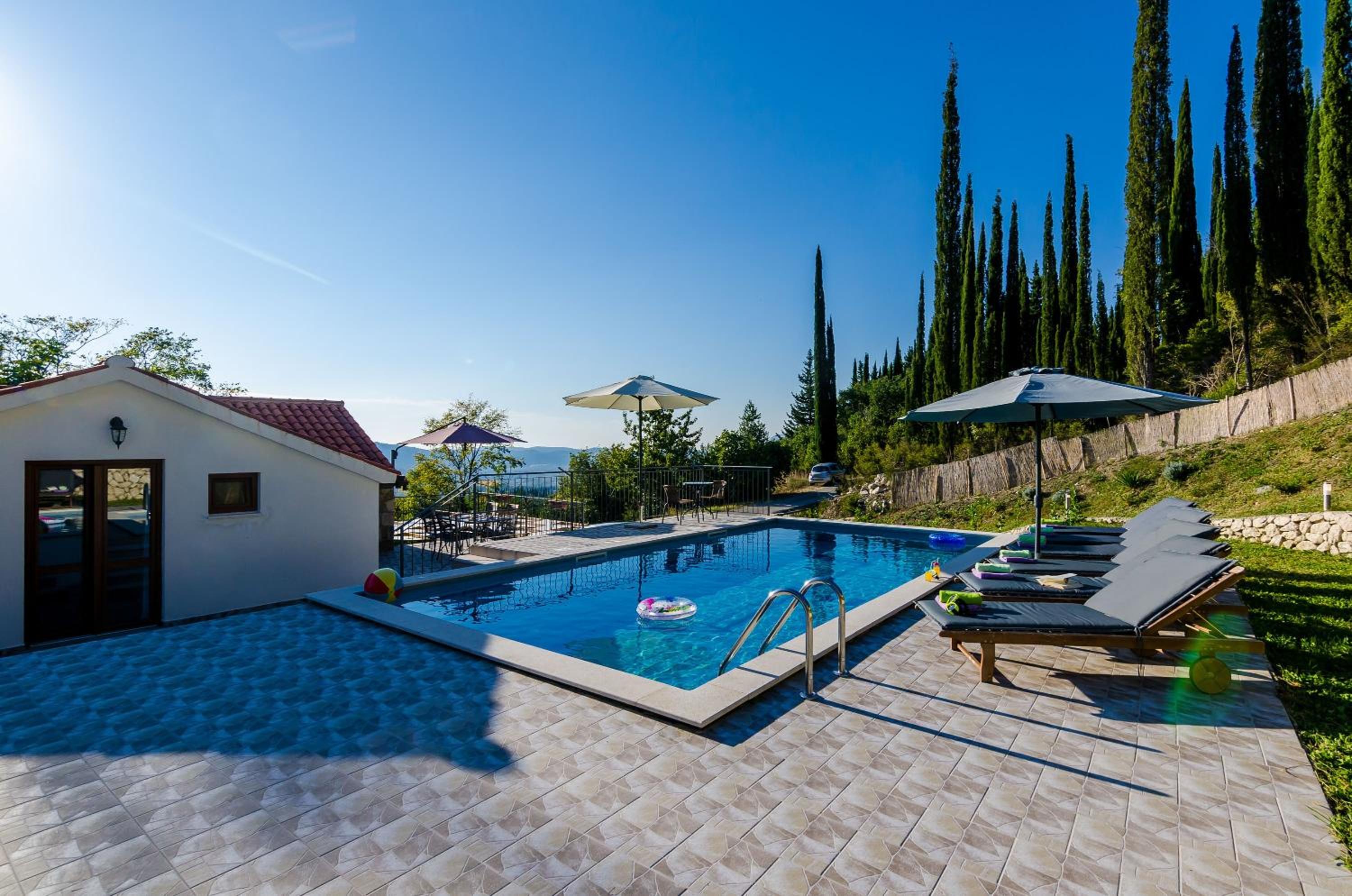 Villa photo 2