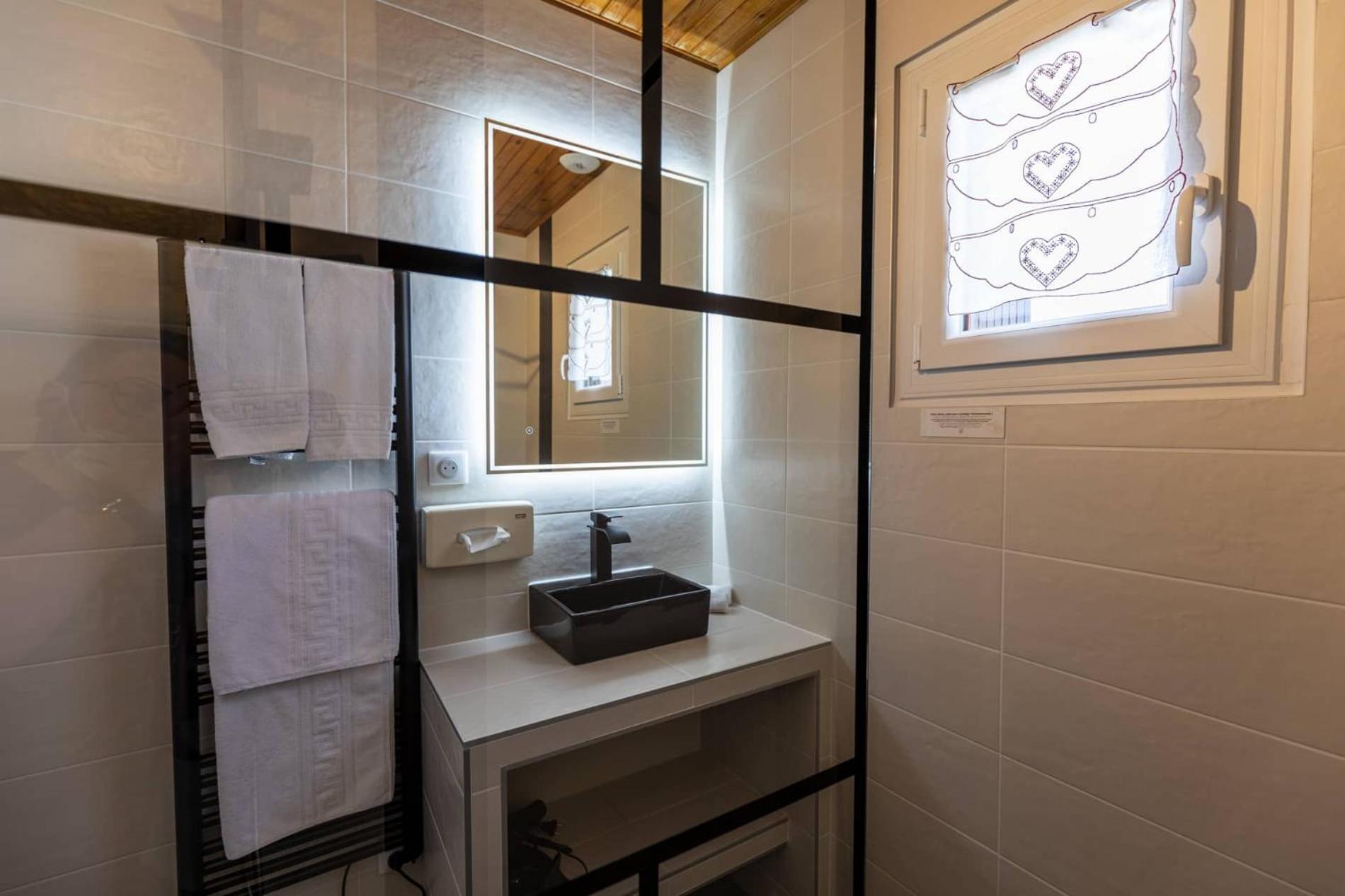 Double or Twin Room - Photo 5