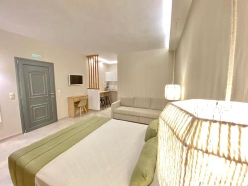 Family Room with Side Sea View photo 3