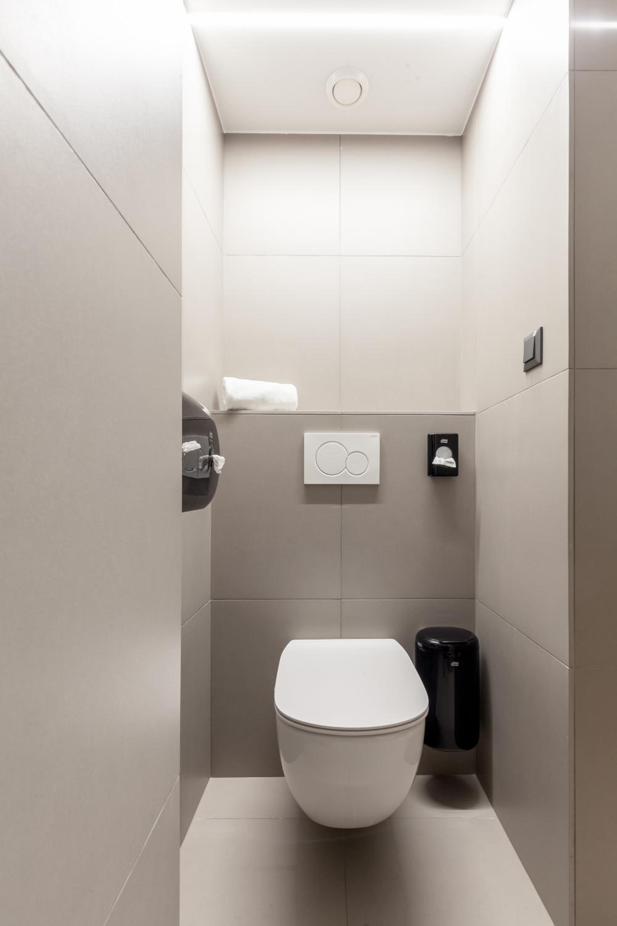 Family Room with Private Bathroom - Photo 4