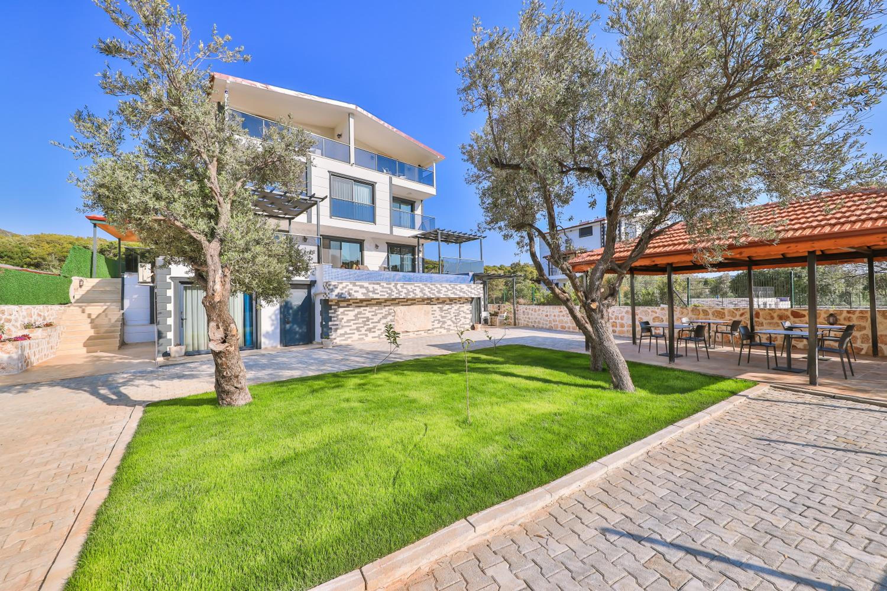 Villa with Sea View - Photo 4