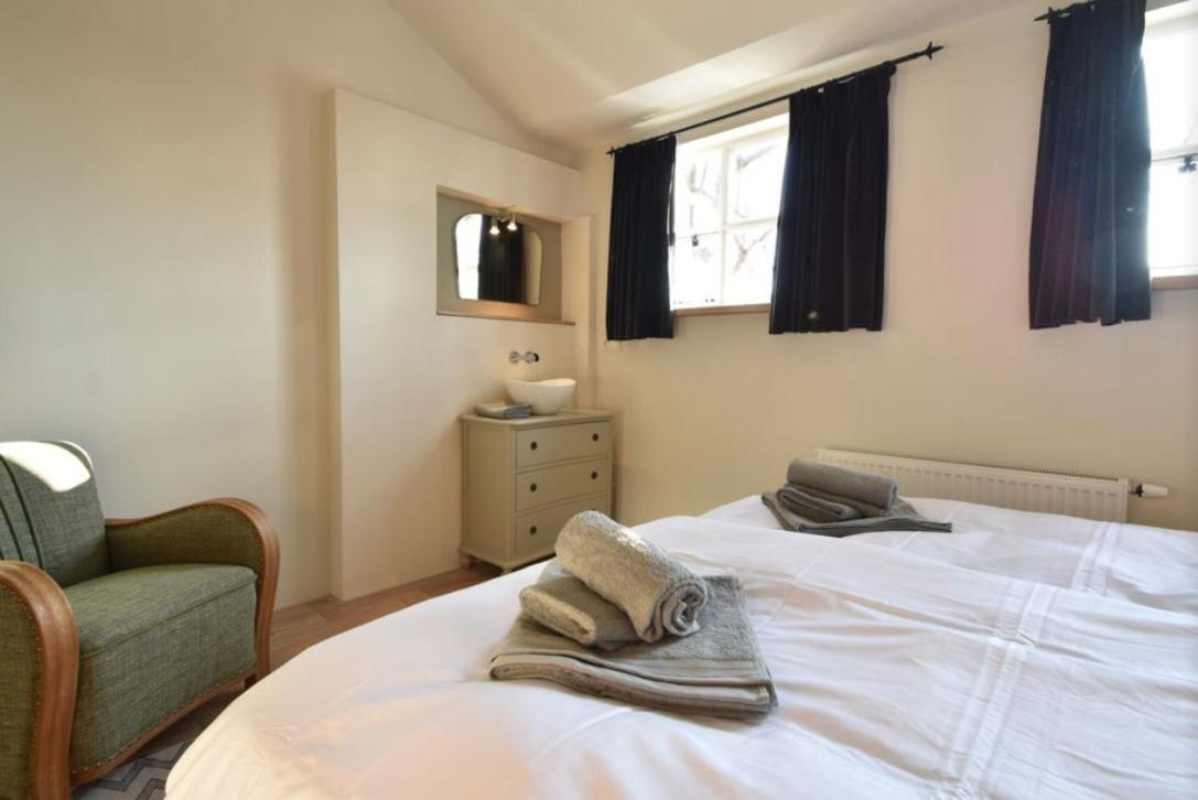 Three-Bedroom House photo 2
