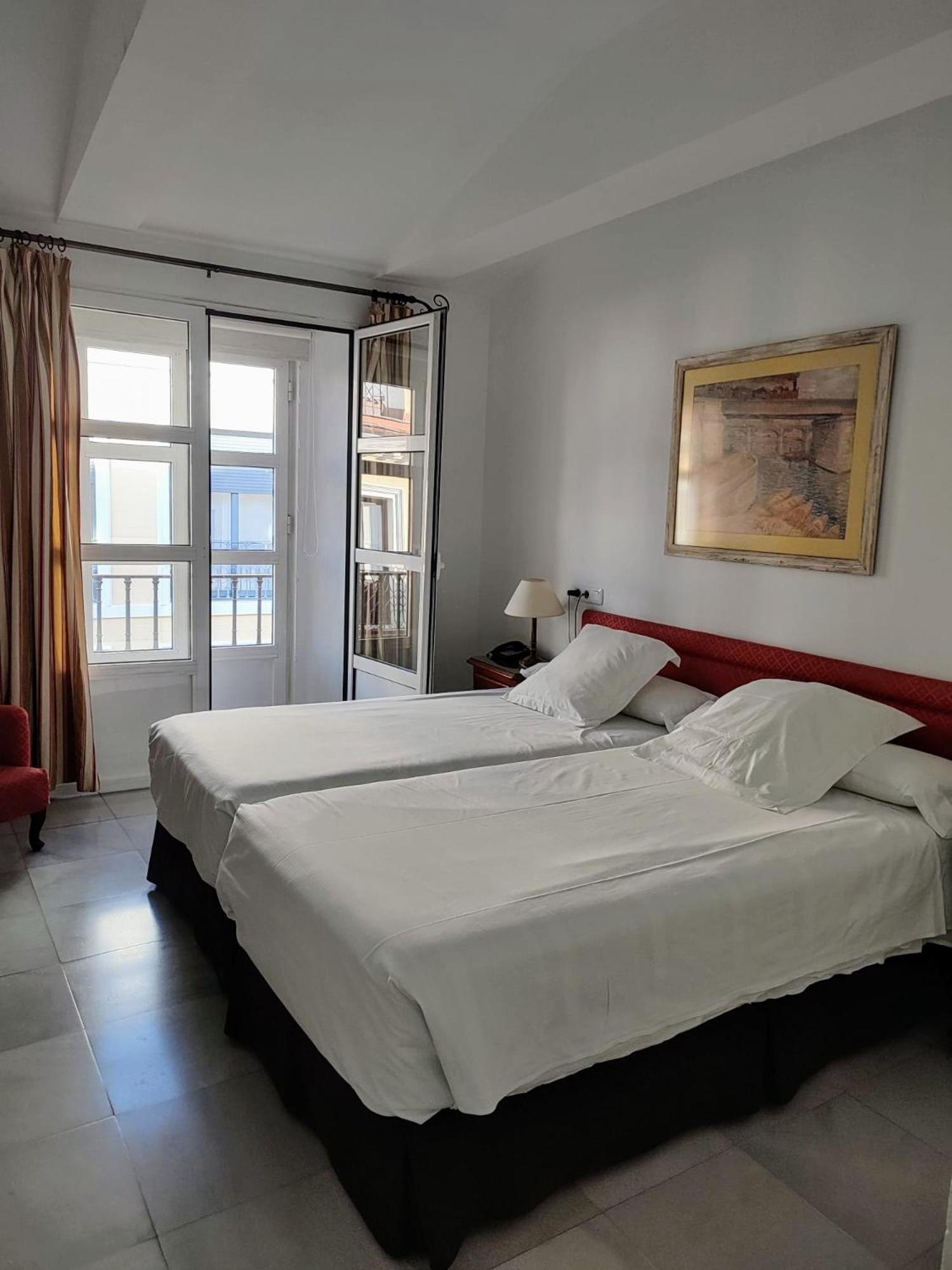 Double or Twin Room - Photo 2