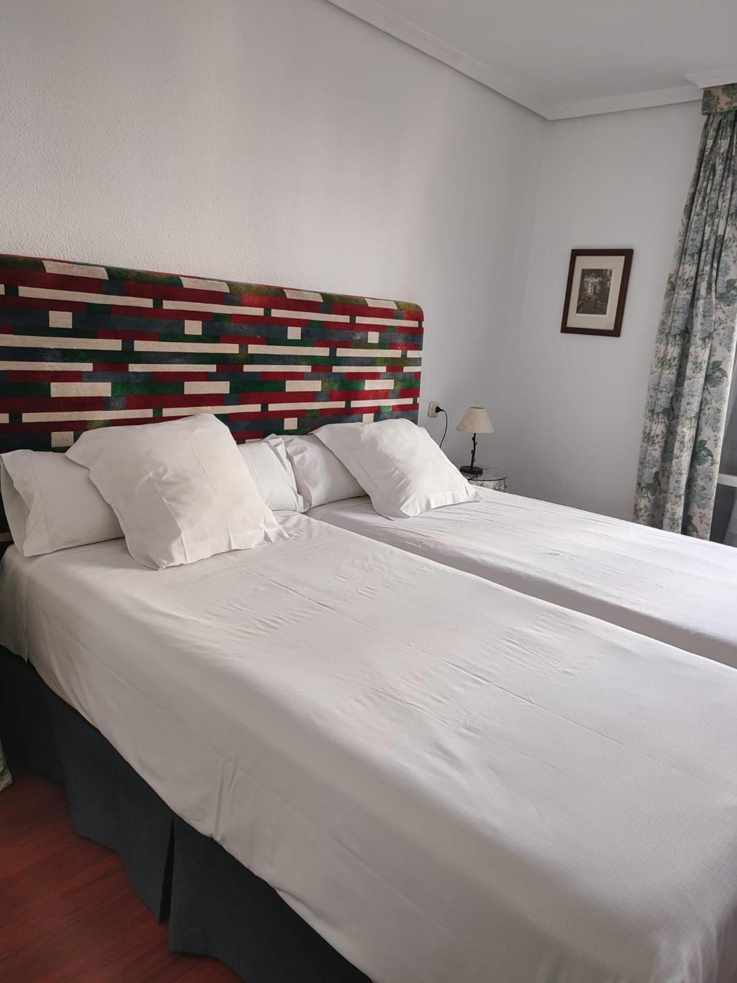 Double or Twin Room - Photo 4