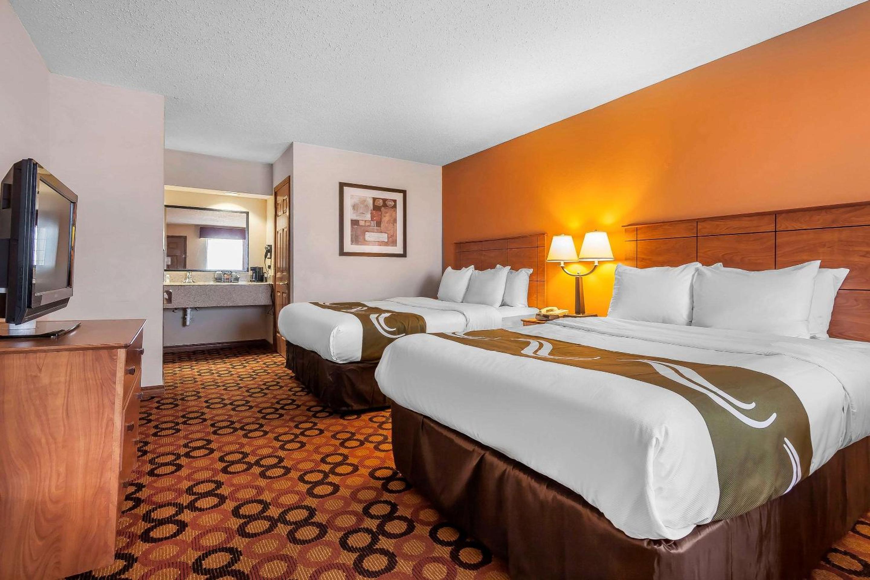 Queen Room with Two Queen Beds - Non-Smoking - Photo 1