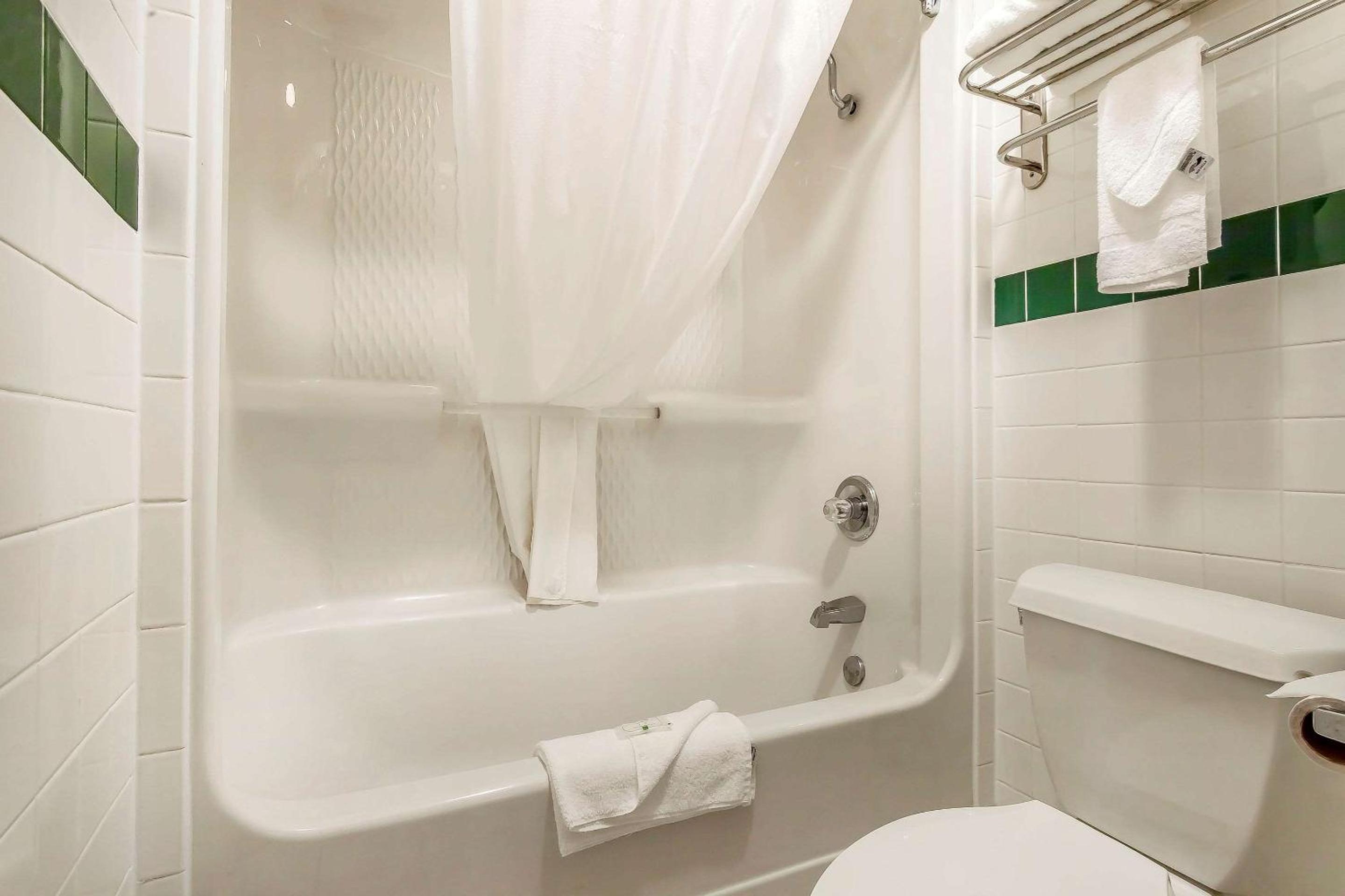 King Room - Non-Smoking - Photo 2