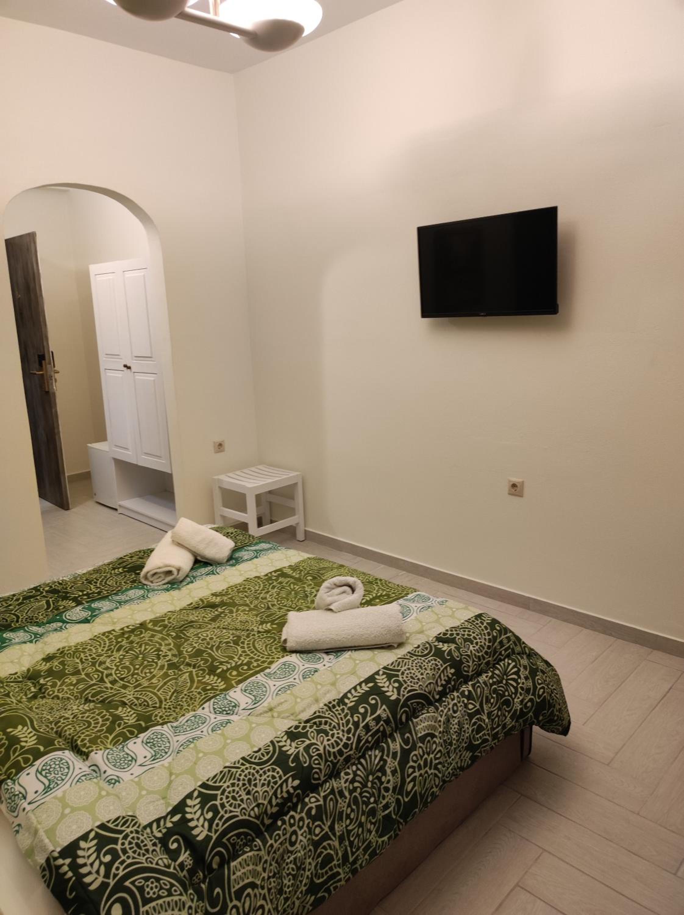 Deluxe Double Room with Side Sea View - Photo 2