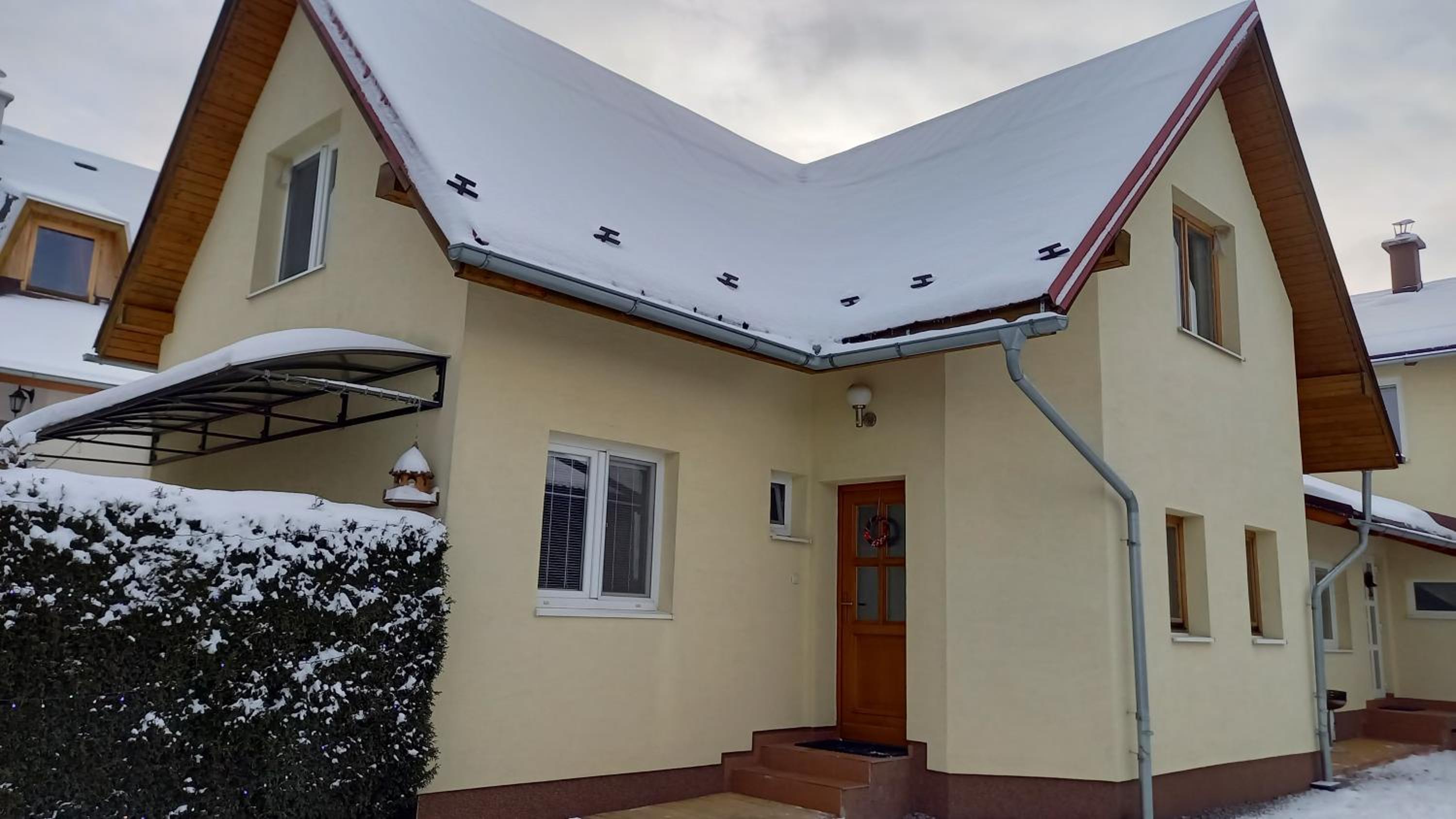 Three-Bedroom House photo 2