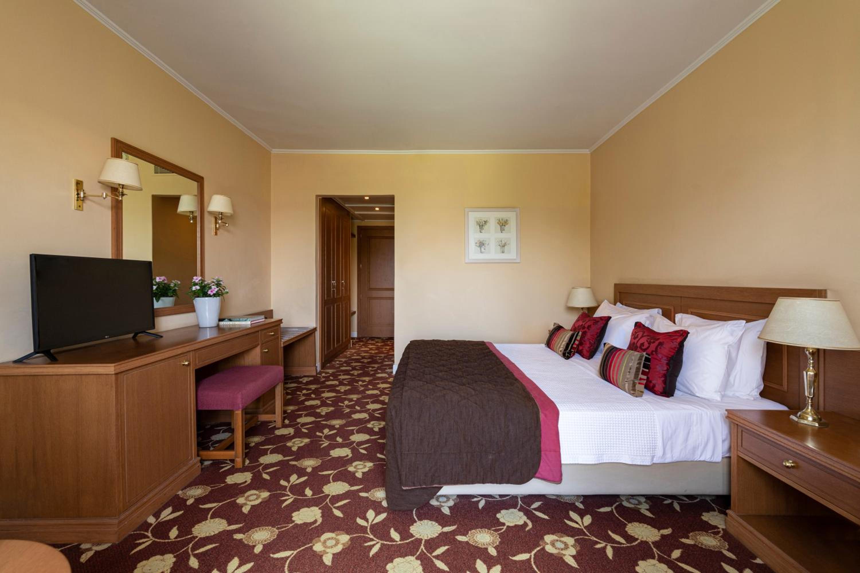Superior Double or Twin Room - Photo 2