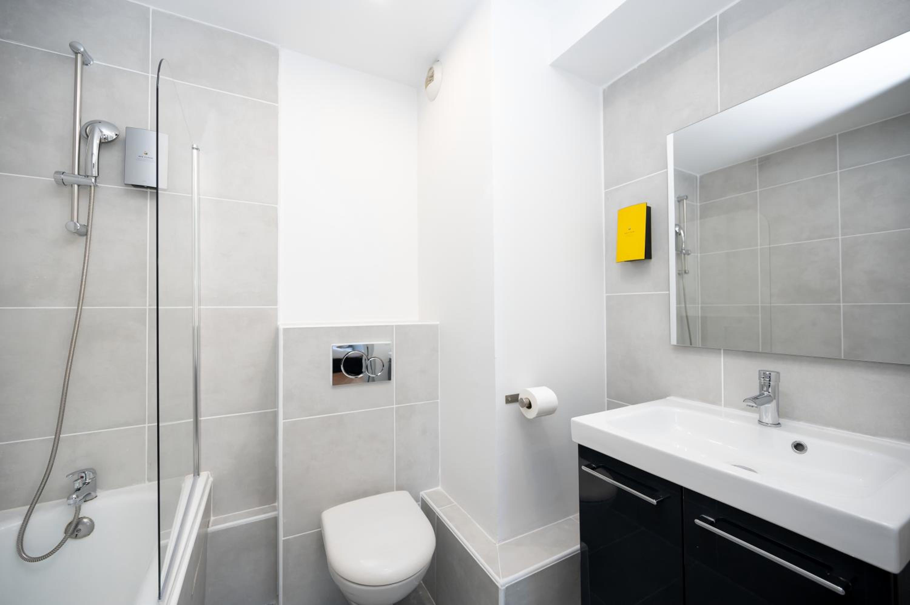One-Bedroom Apartment (4 Adults) photo 2