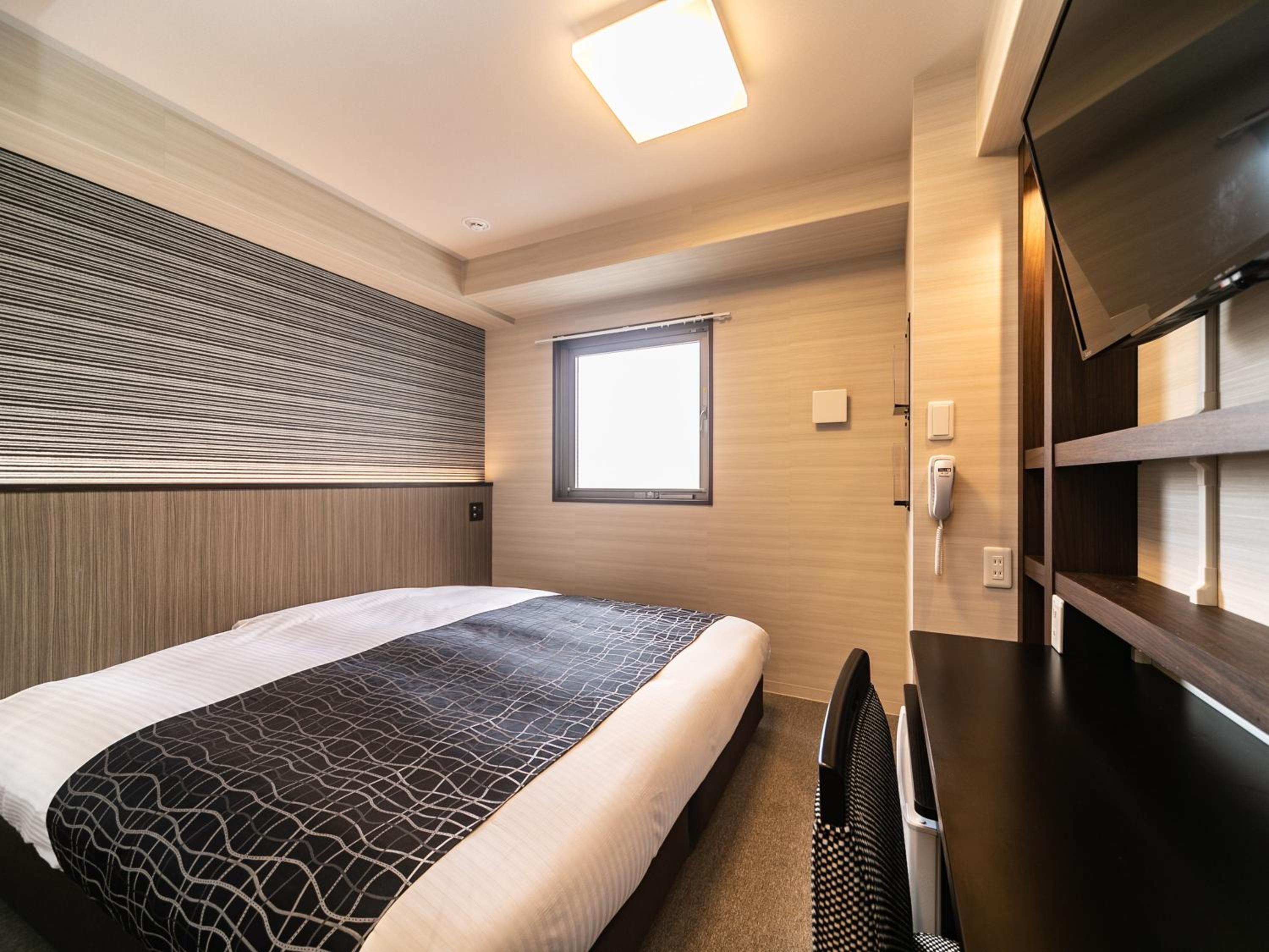 King Room (1 Adult)