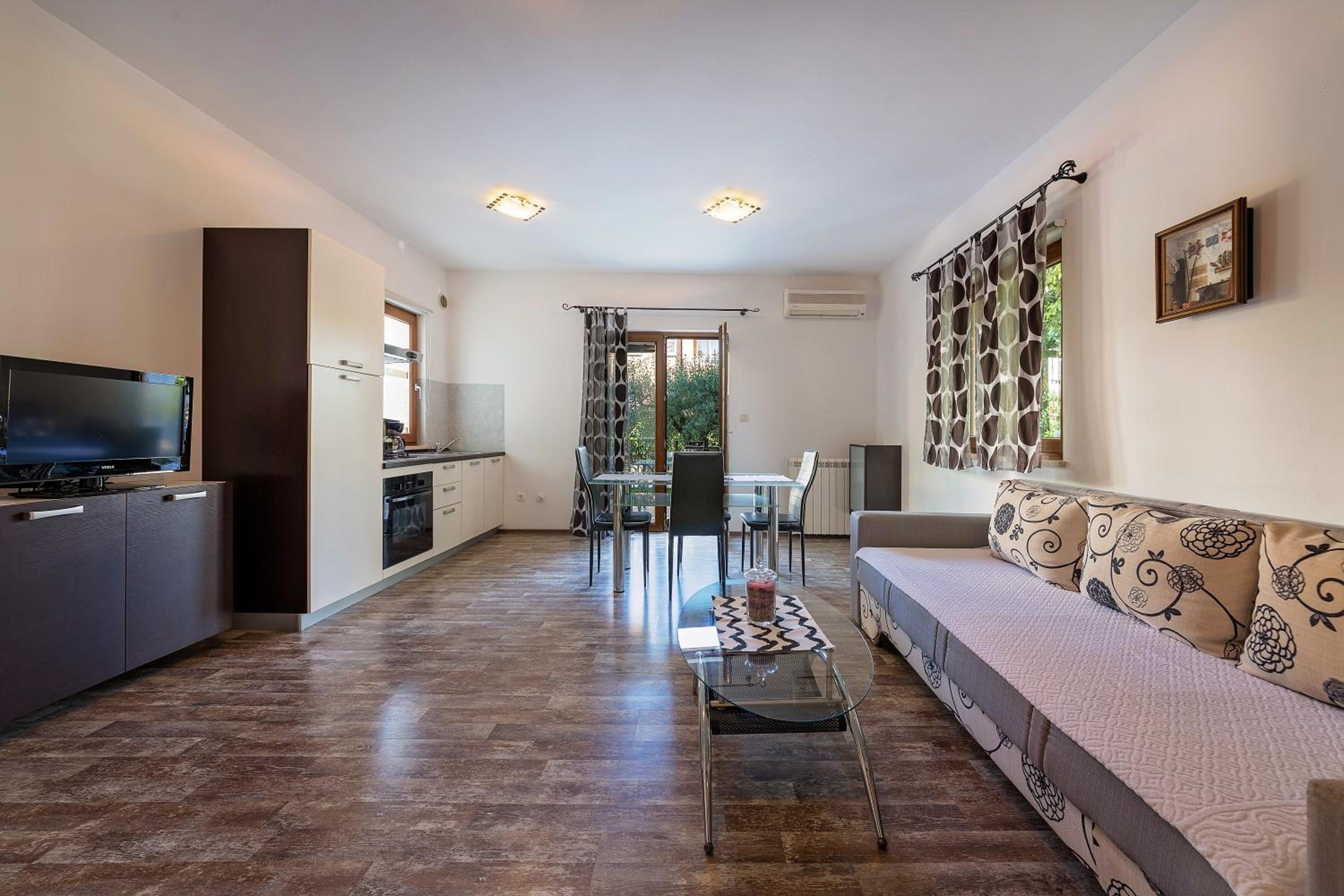 Apartment with Garden View