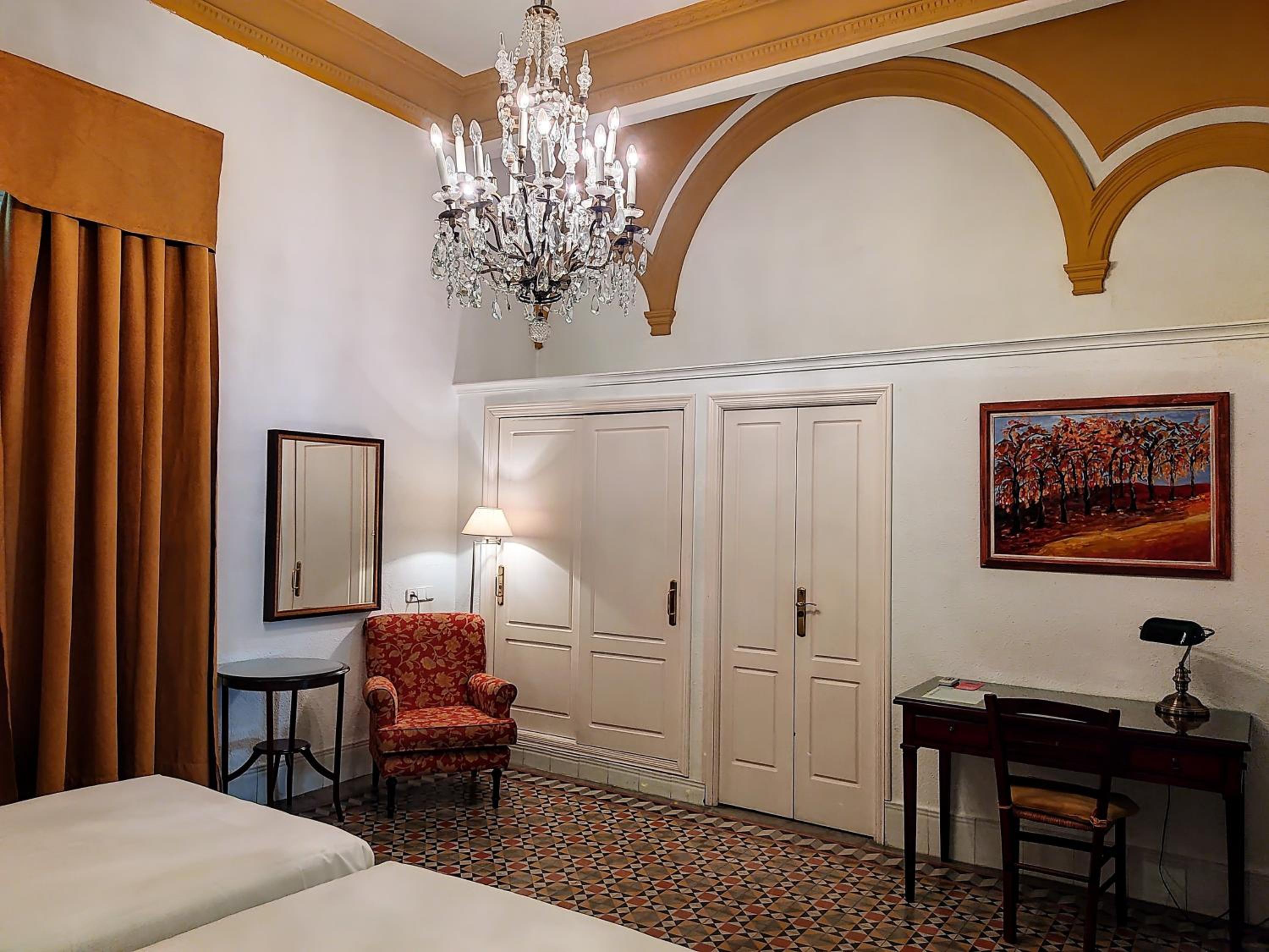 Superior Double or Twin Room - Photo 8