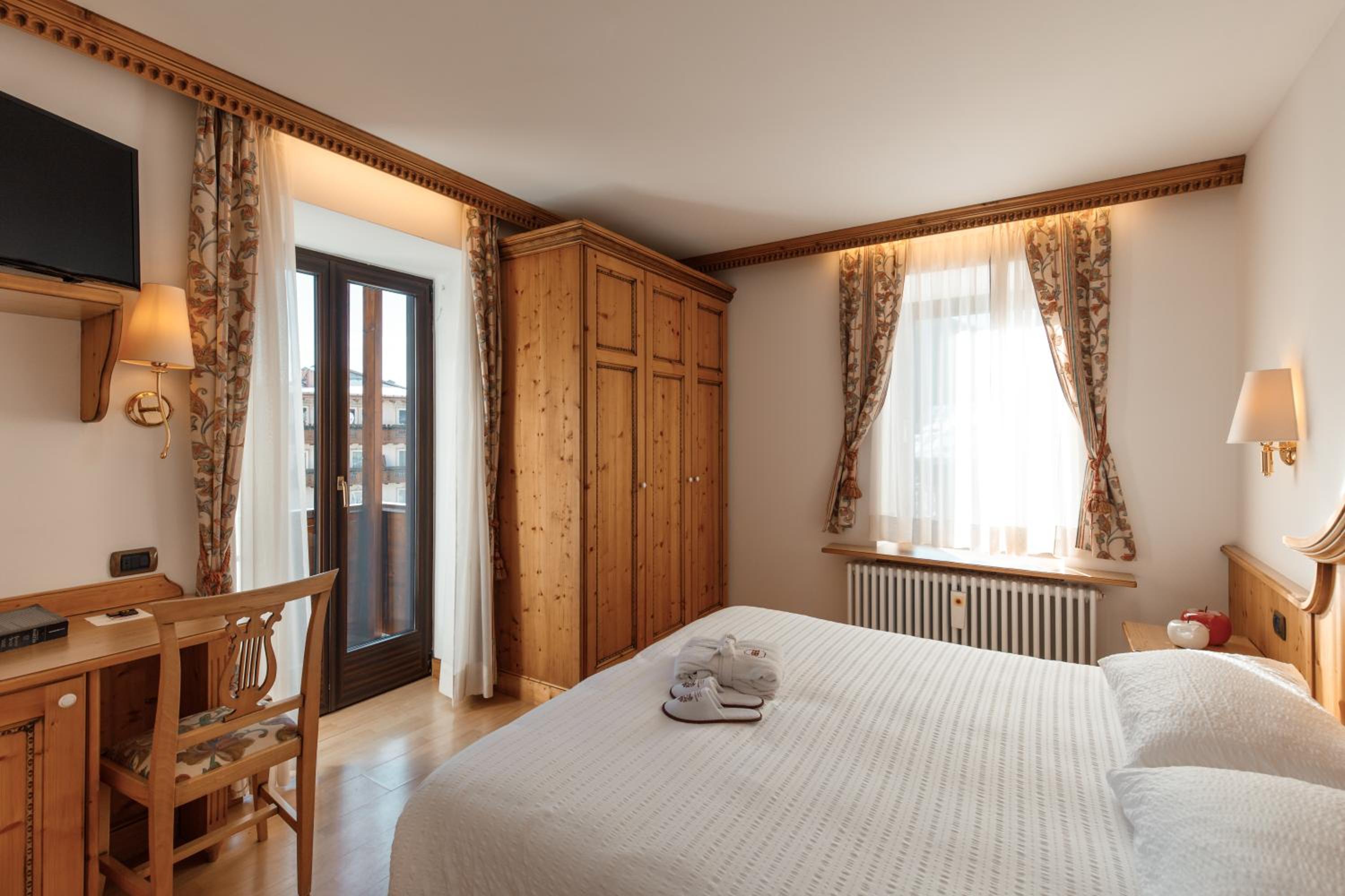 Superior Double or Twin Room with Mountain View
