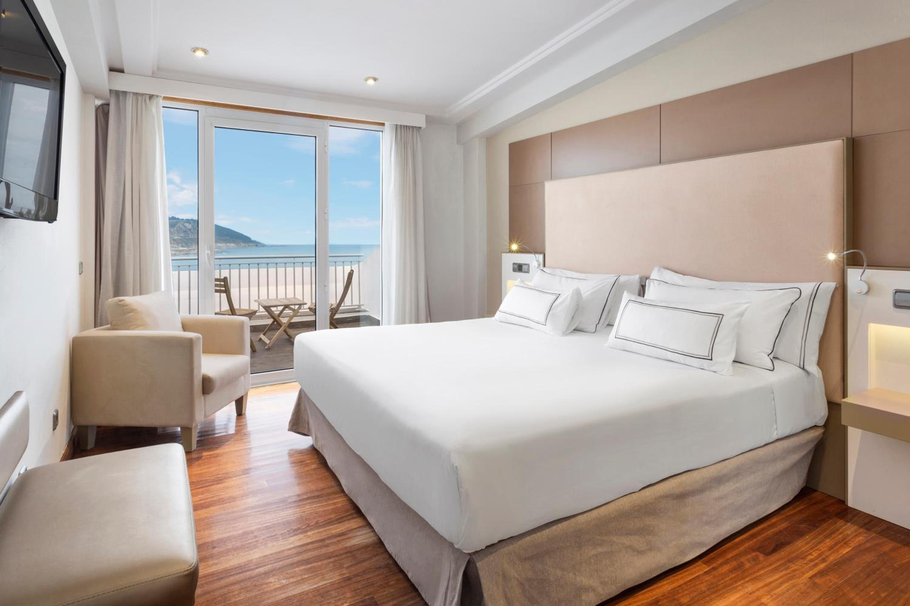 Junior Suite with Sea View - Photo 1