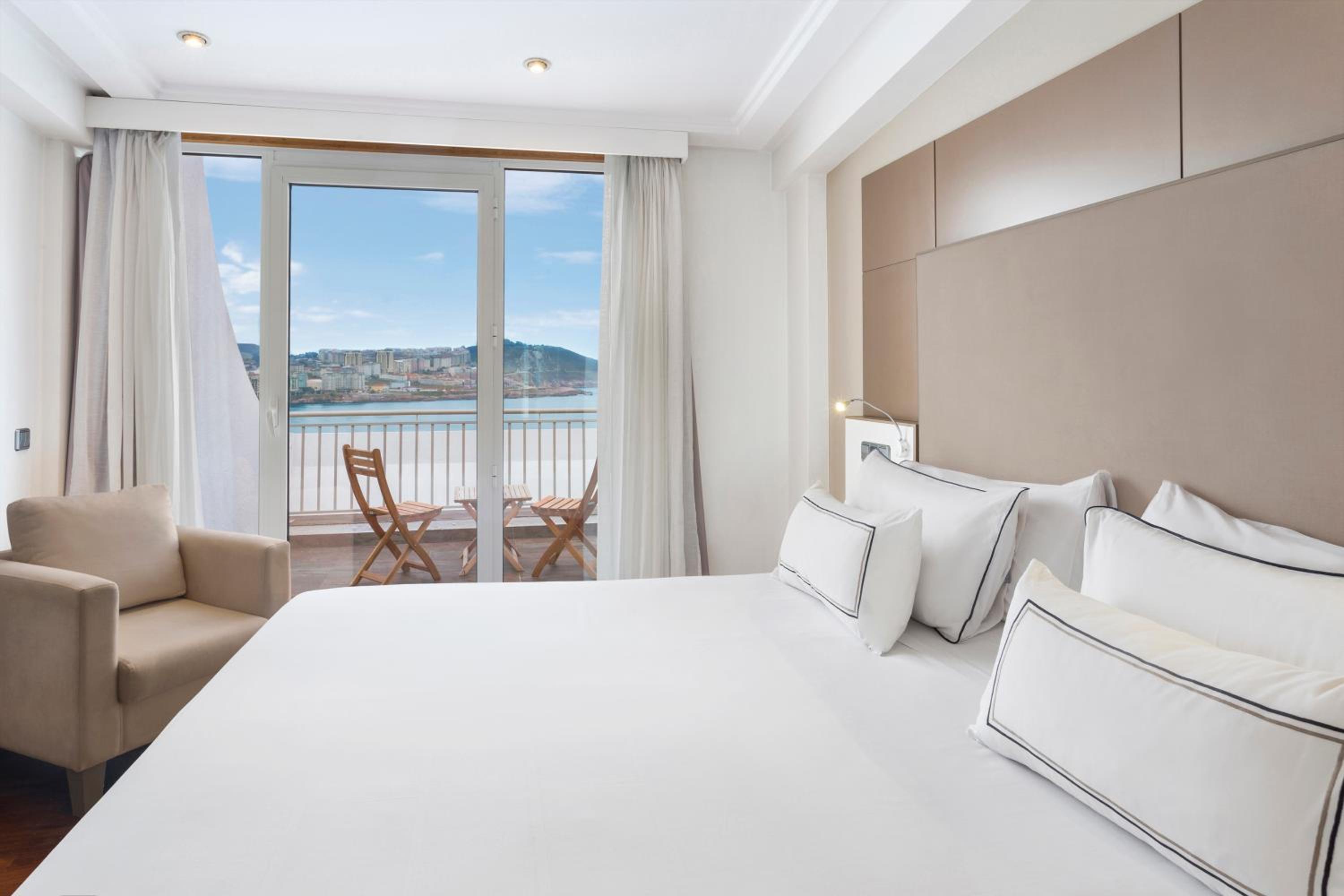 Junior Suite with Sea View - Photo 3