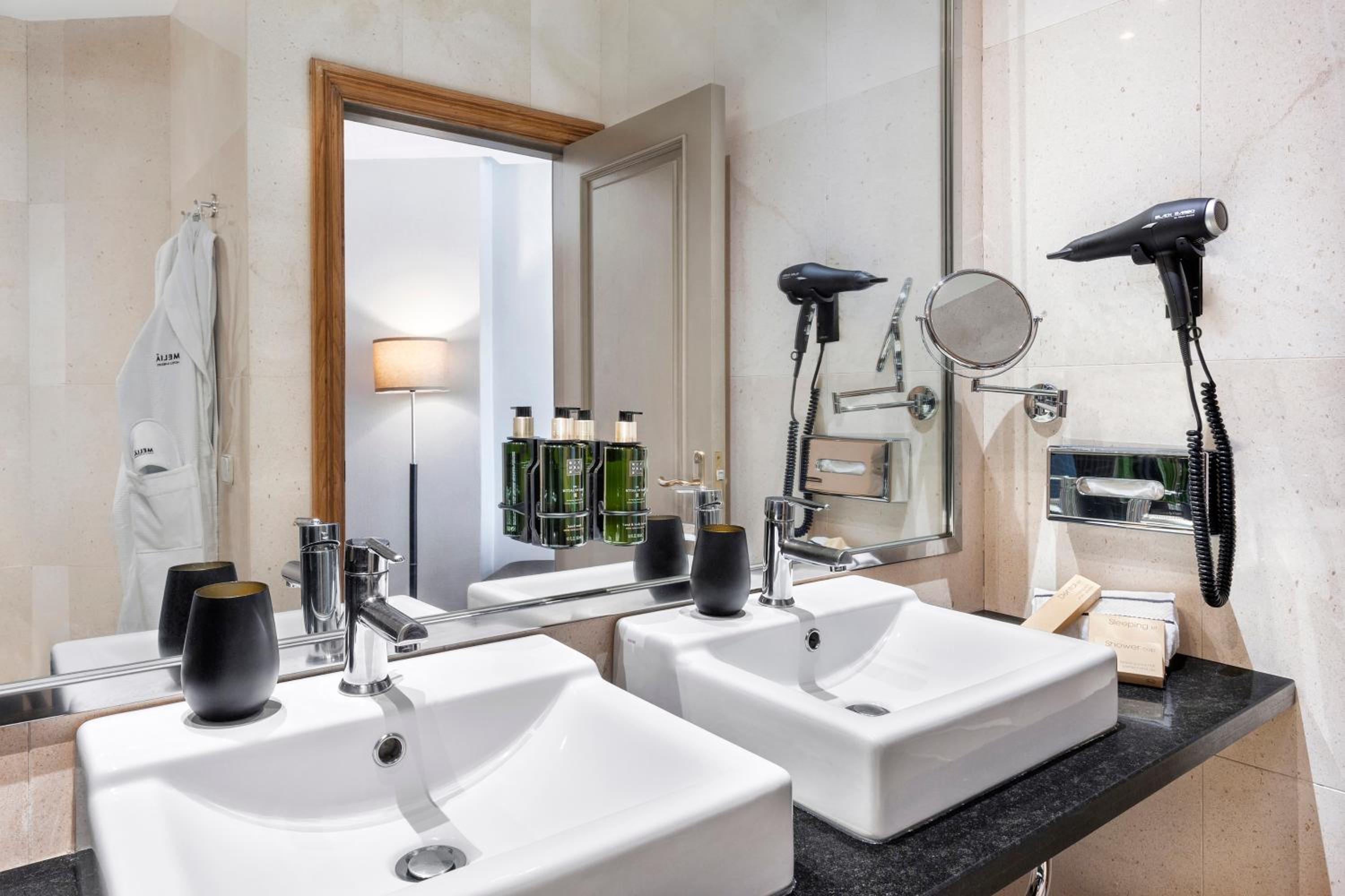 Junior Suite with Sea View - Photo 4