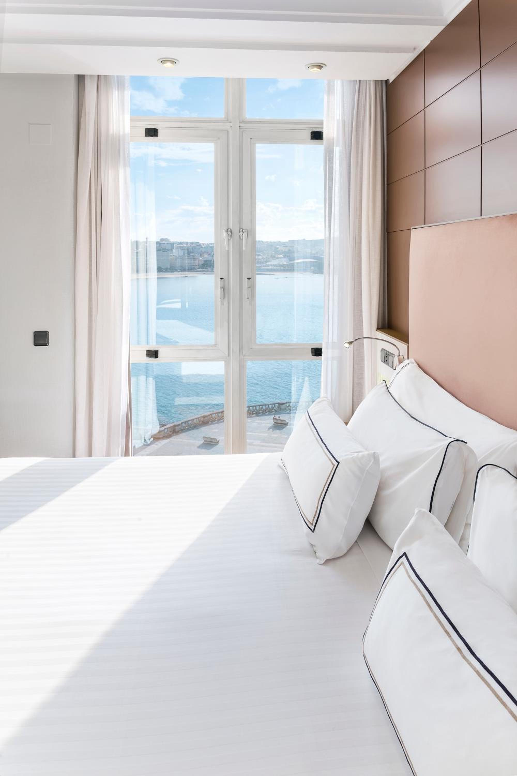 Premium Room with Sea View - Photo 4