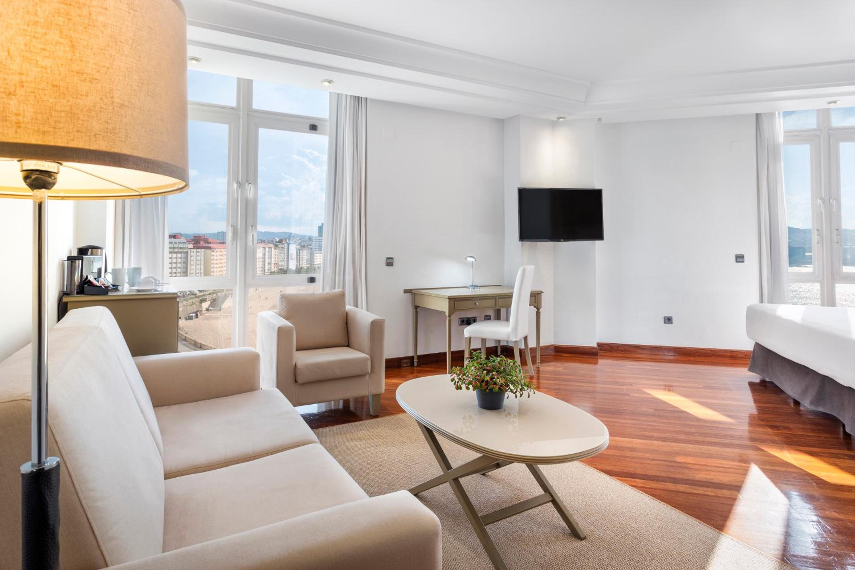 Premium Room with Sea View - Photo 3