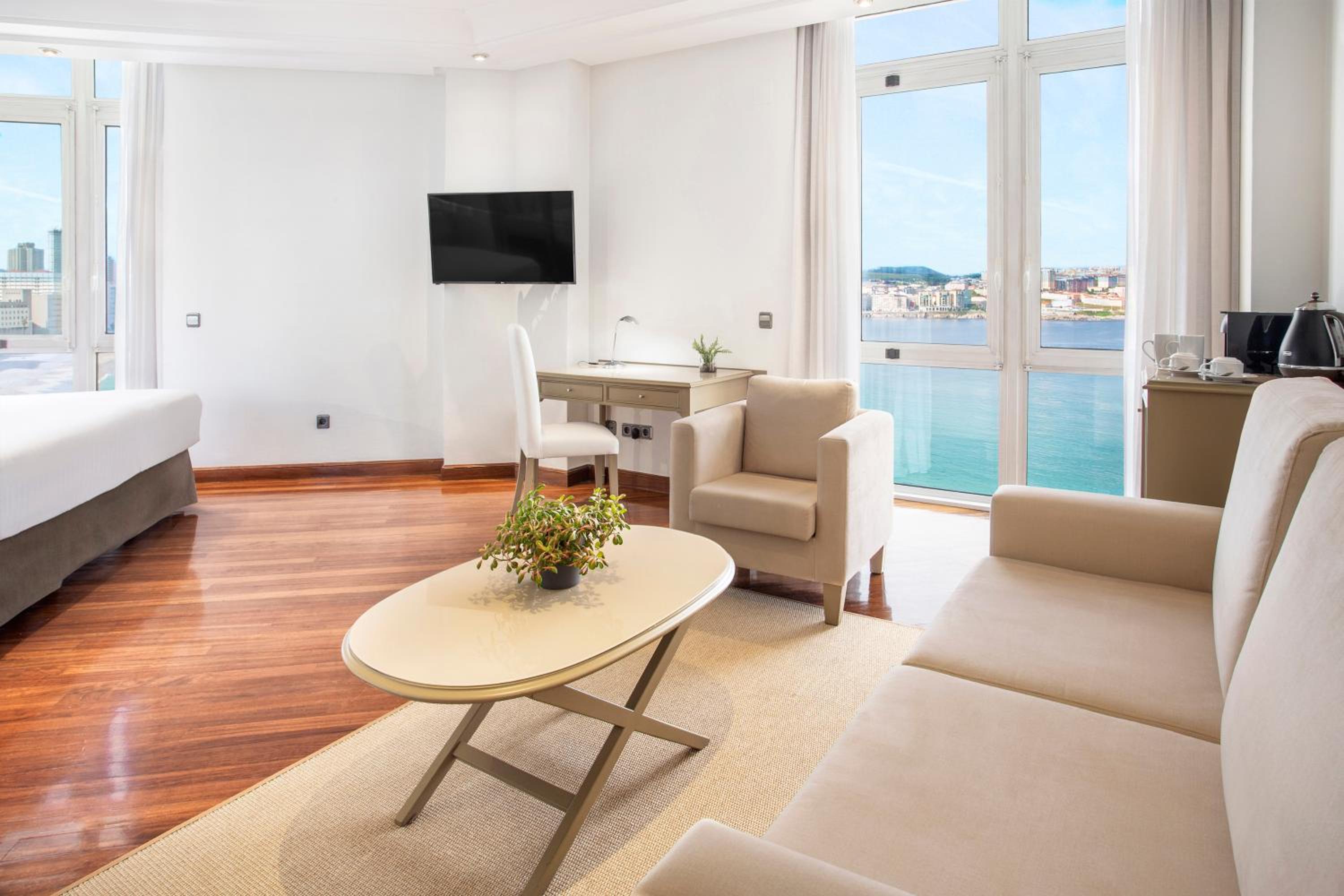 Premium Room with Sea View - Photo 2