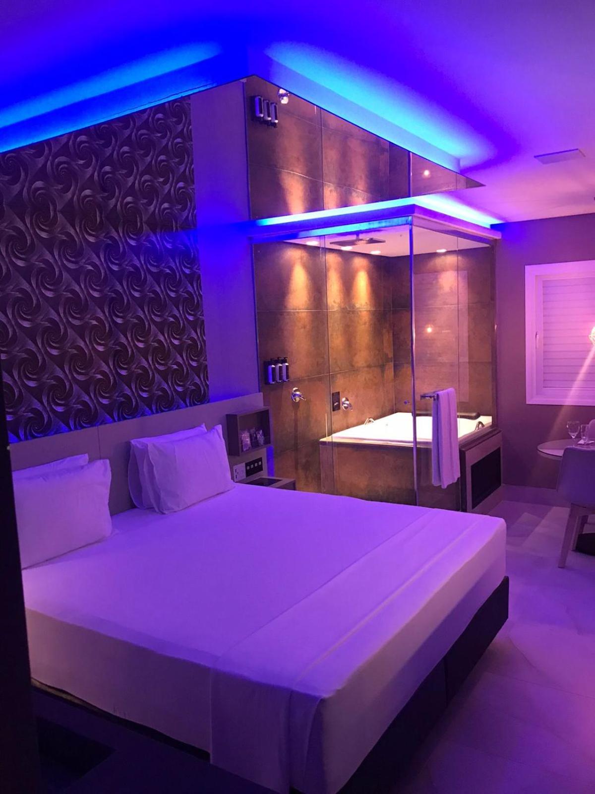 King Suite with Spa Bath - Photo 4