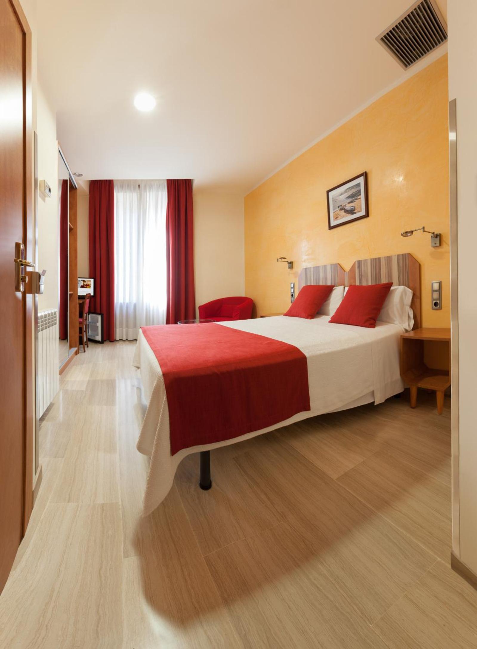 Double Room thumbnail 5