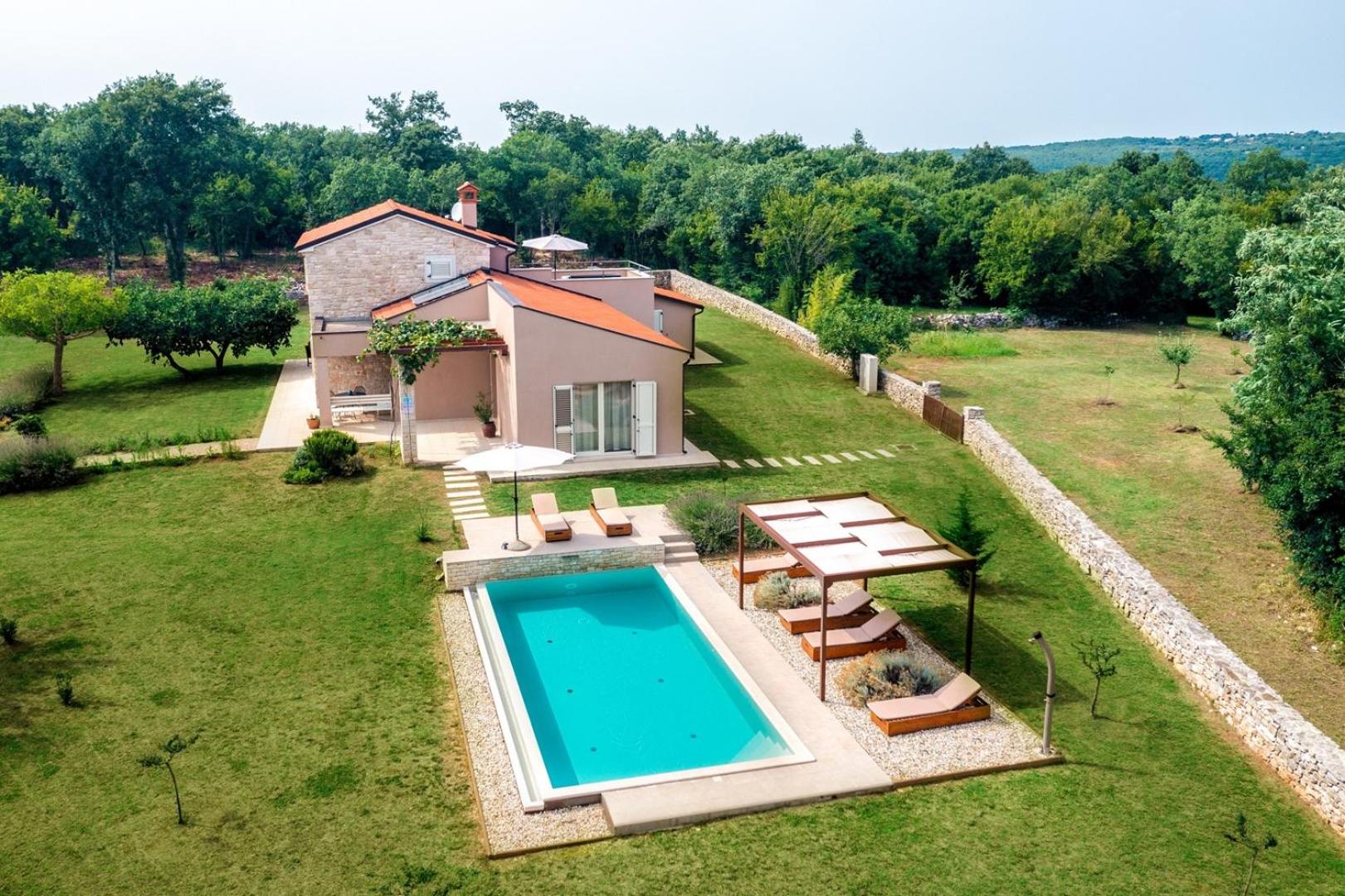 Villa photo 3